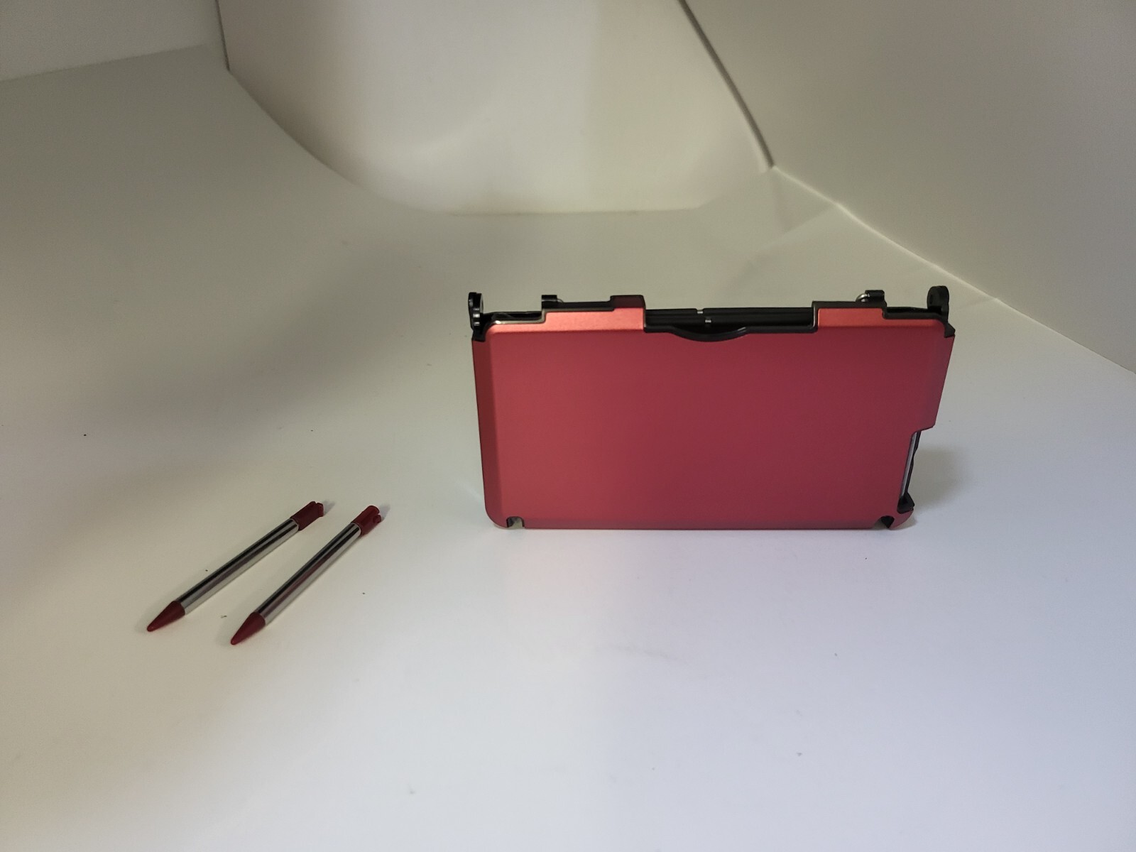NEW RED Aluminum case W/2 Retractable Stylus Pens for the OLD Nintendo 3DS