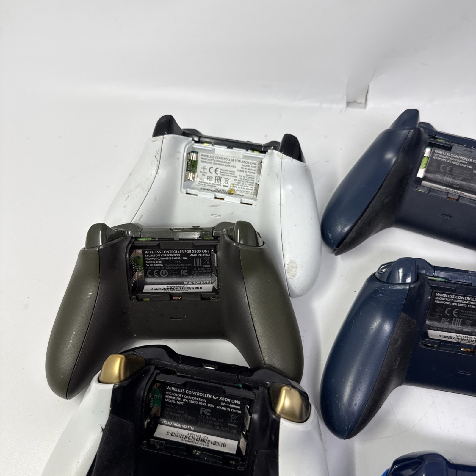 Lot Of 14 Various Condition Genuine Xbox One Controllers Model 1537, 1697, 1708