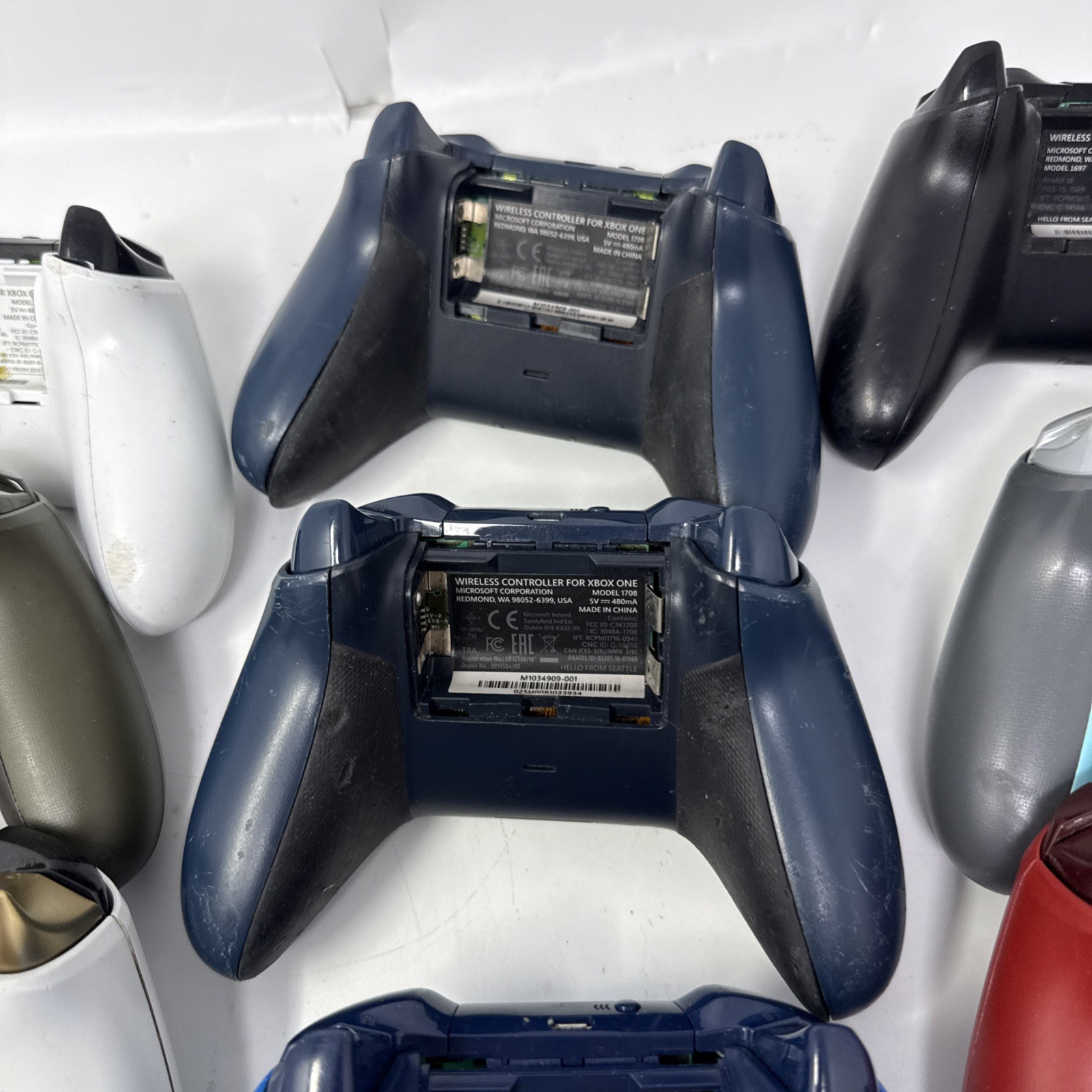 Lot Of 14 Various Condition Genuine Xbox One Controllers Model 1537, 1697, 1708