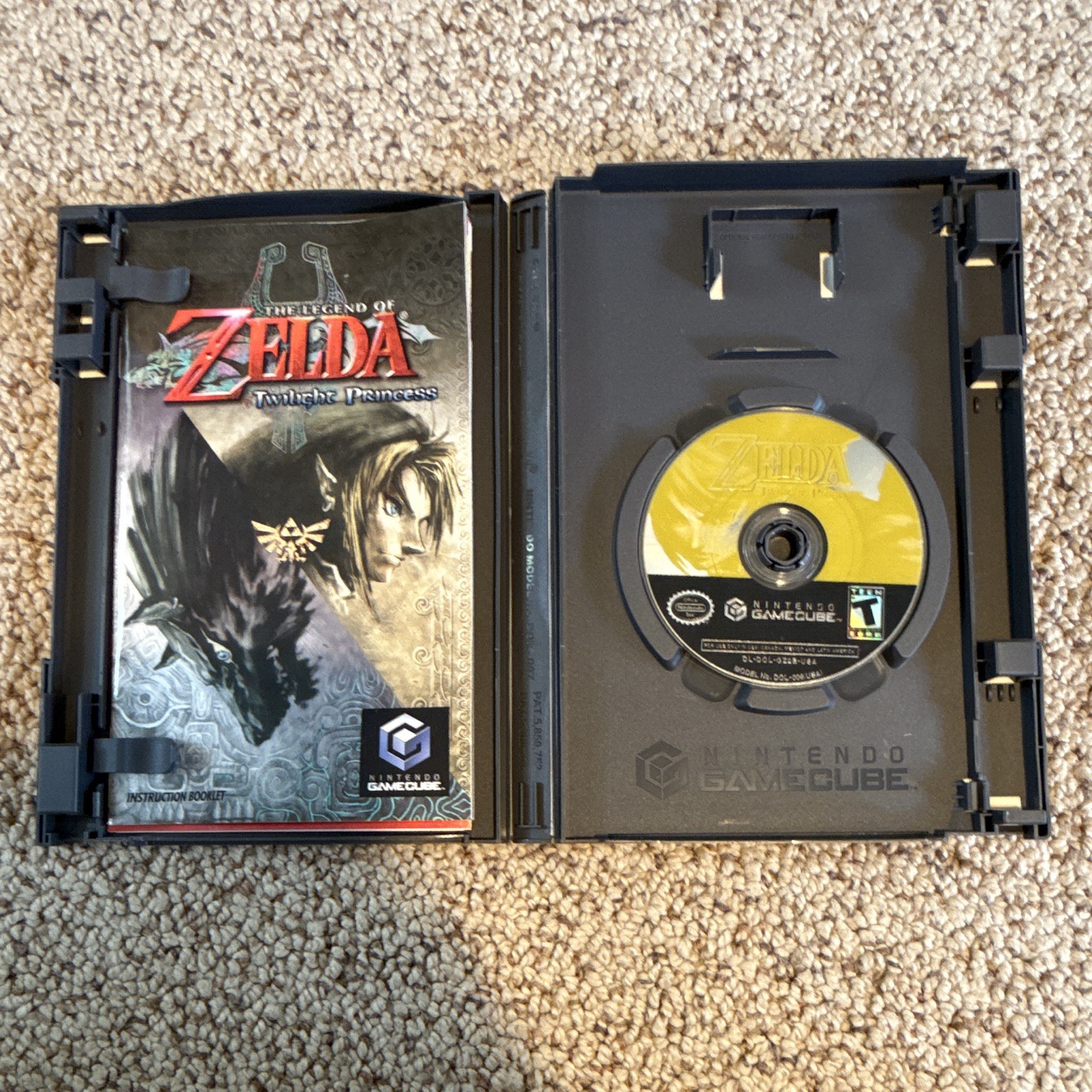 The Legend of Zelda: Twilight Princess Nintendo GameCube w/ Manual NTSC T 2006