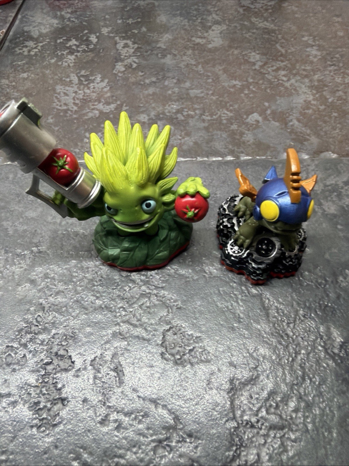 Skylanders Character Figure Lot trap team and 6 keys
