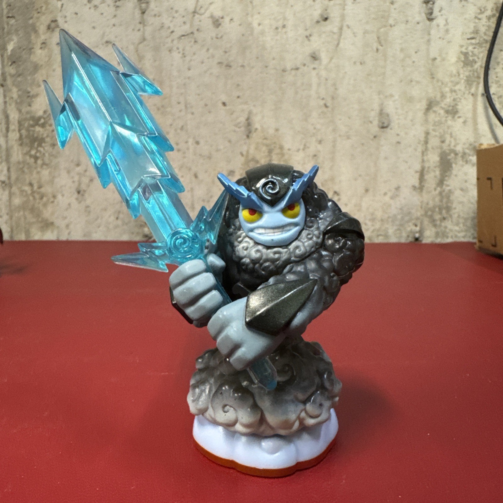 Skylanders Trap Team Figure – Thunderbolt – Trap Master – Air Element R