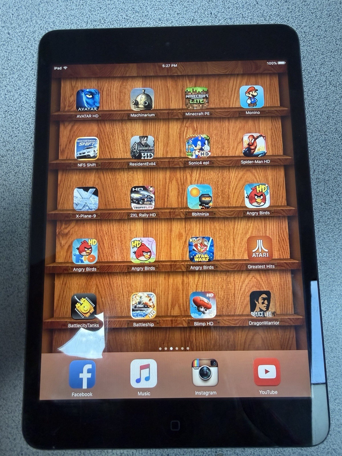iPad Mini 1st Gen 32GB Infinity Blade Icewin Dale Baldur’s Gate Bully