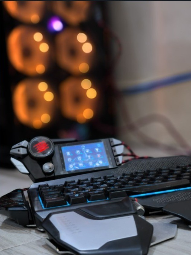 Mad Catz STRIKE 7 Modular PC Gaming Keyboard VENOM Touchscreen Open Box
