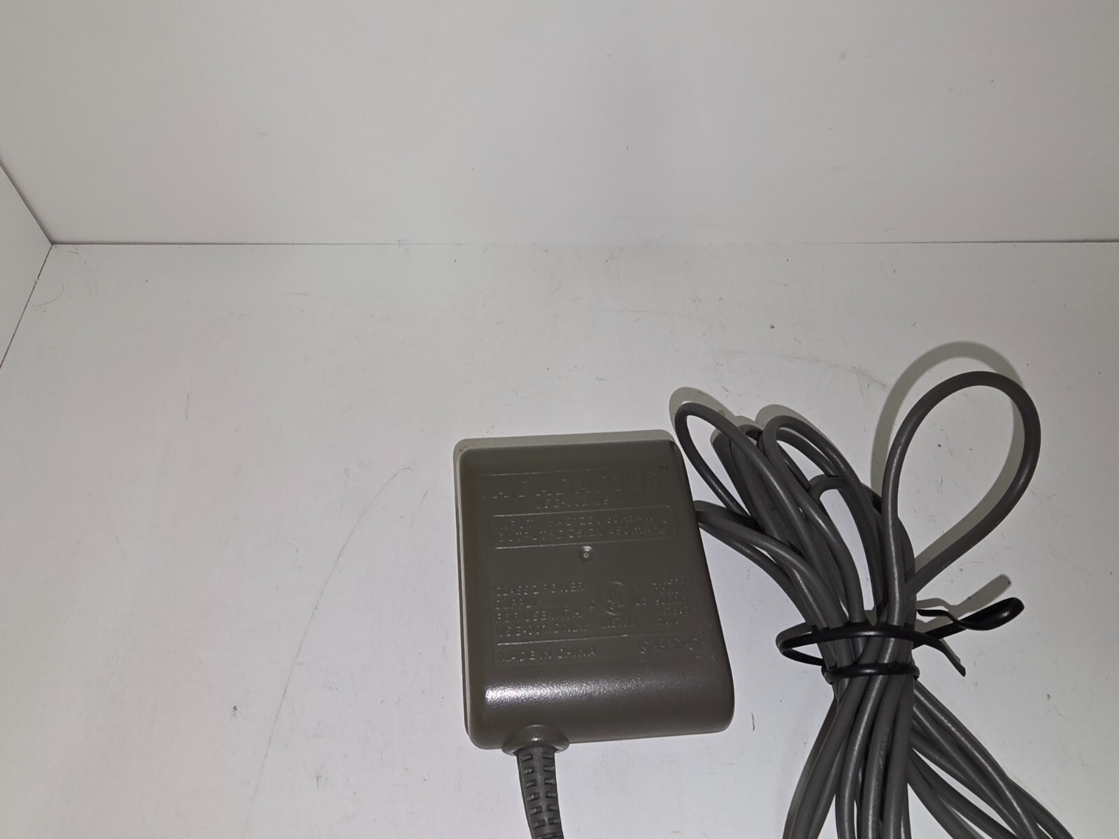 Nintendo usg-002 – A/C adapter