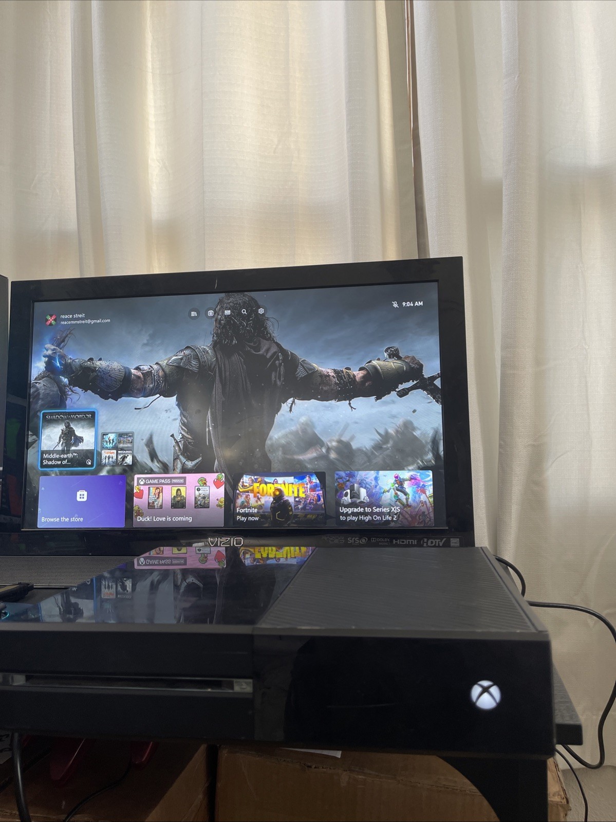 xbox one 500 GB bundle with brand new controller and game tested works great