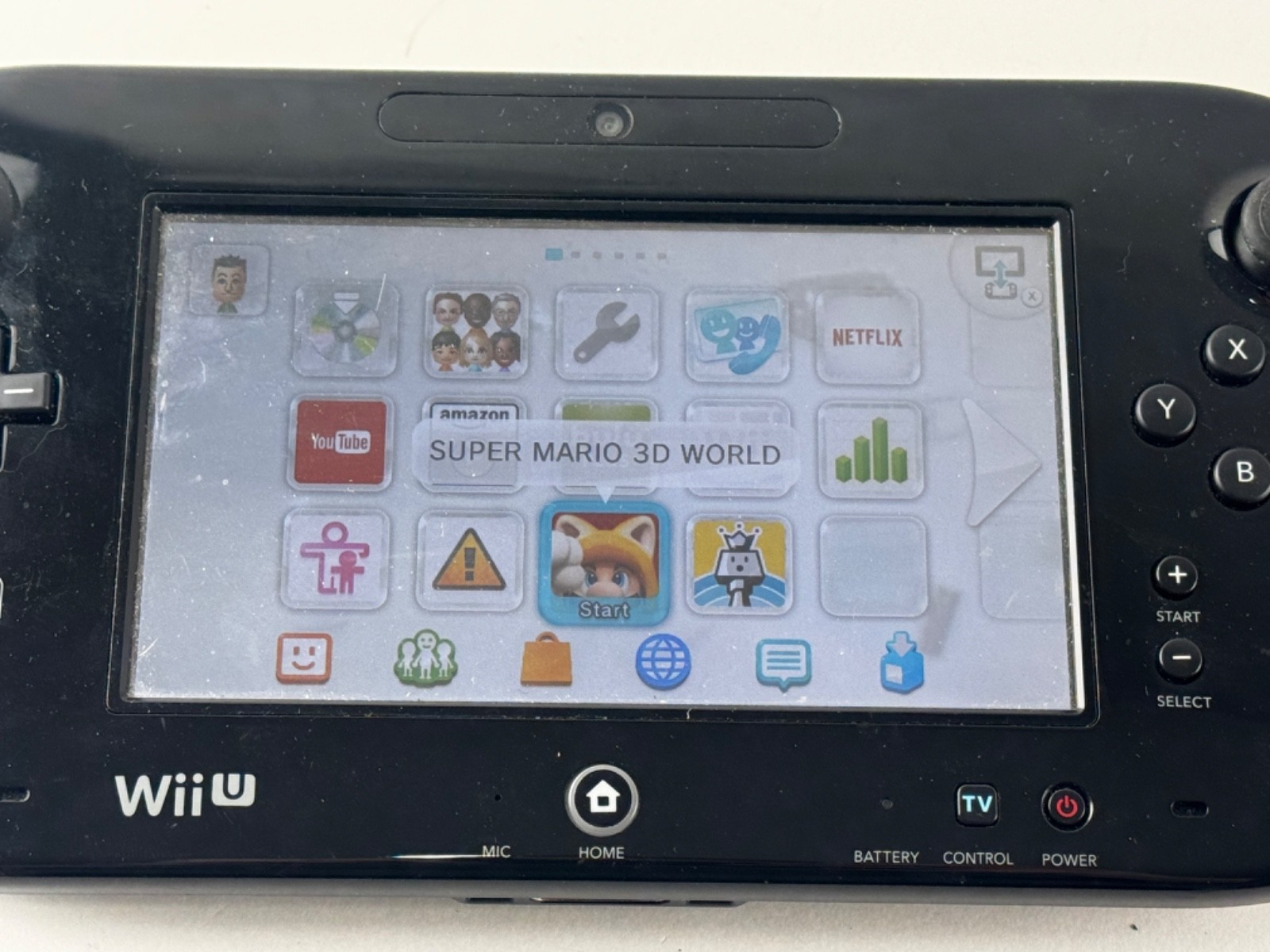 Nintendo Wii U 32GB Deluxe Console Bundle w/Super Mario 3D World & Nintendo Land