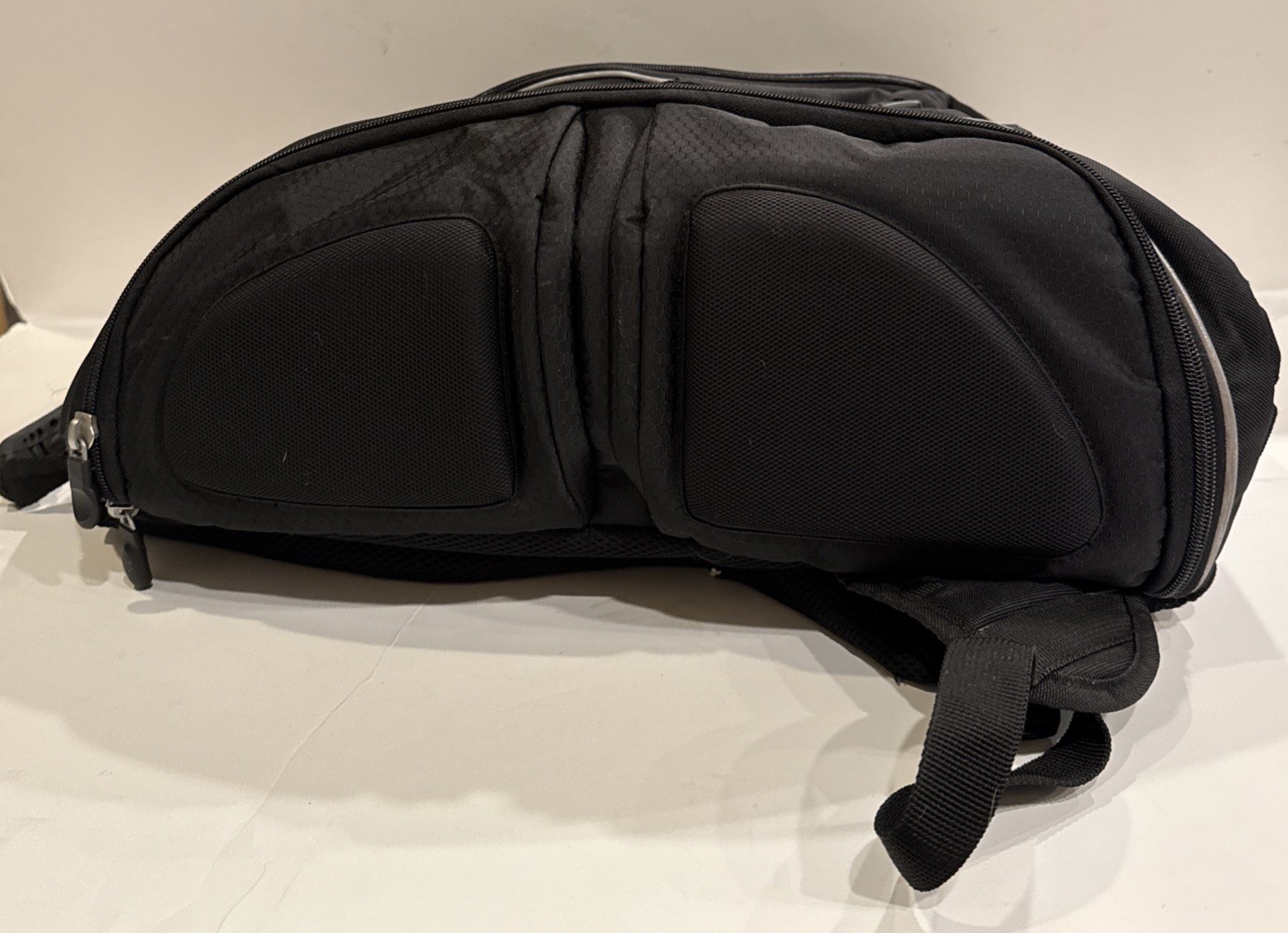 Black Mad Catz Licensed Xbox 360 Padded Backpack Case w/ Partitions Black Nylon