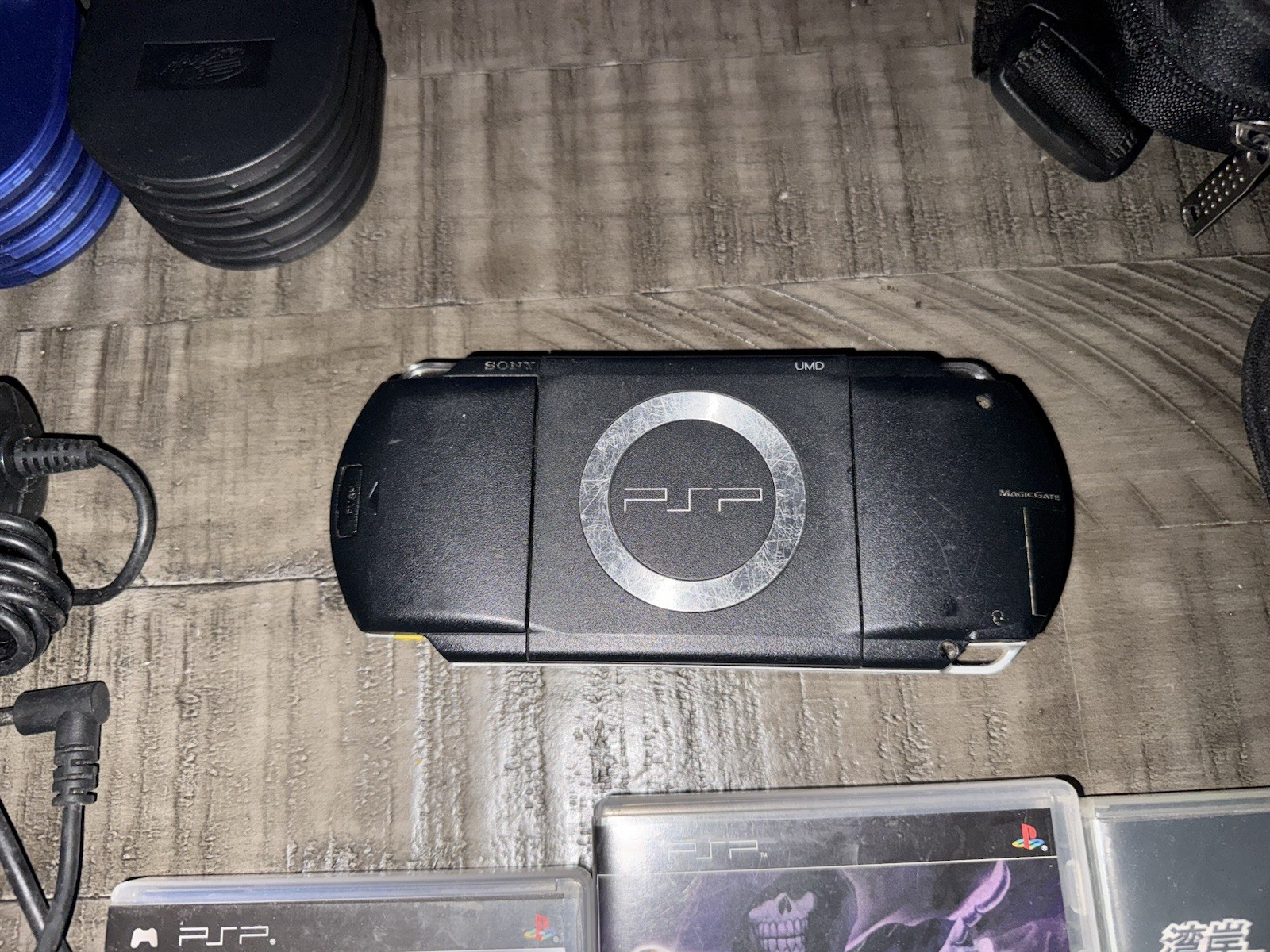 Sony PSP-1001 Handheld Console Bundle w/ Charger, MadCatz Case, 3 Games. Tested