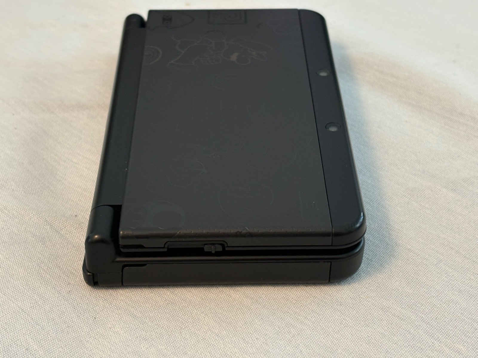 New Nintendo 3DS Super Mario Black Edition Console,Mario Kart 7,Stylus,Charger