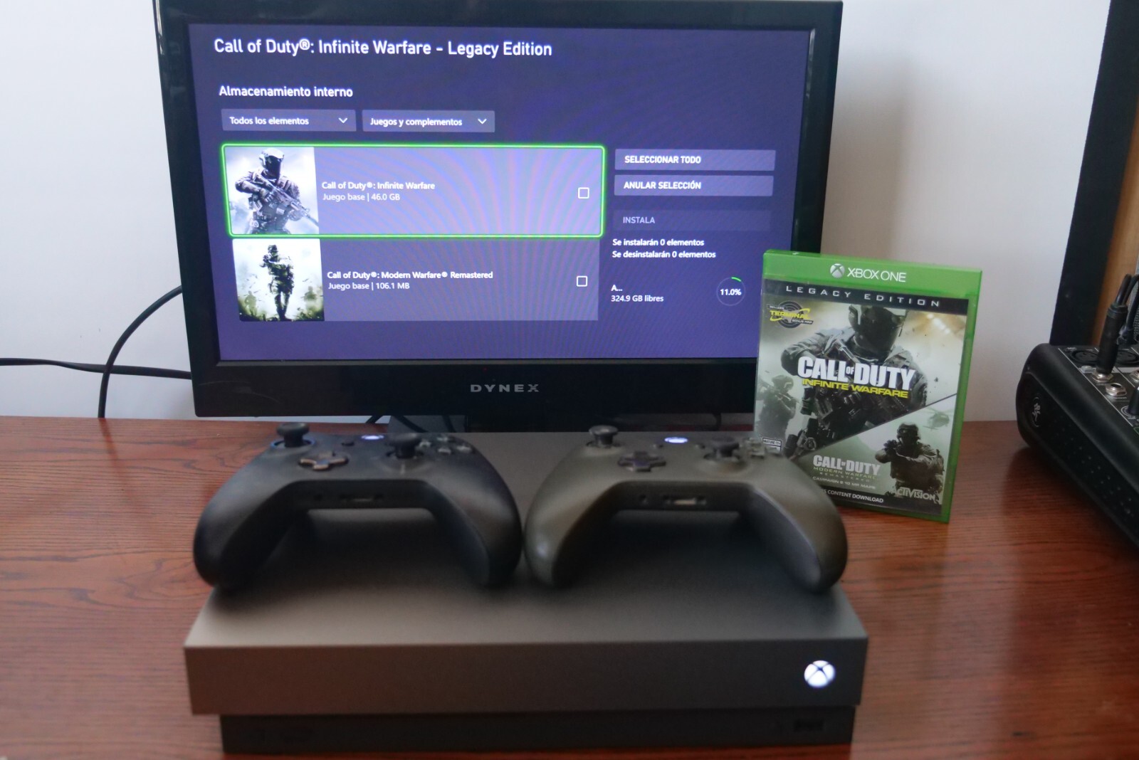 Microsoft Xbox One X / 500GB SSD / Gold Rush Special Edition Battlefield V
