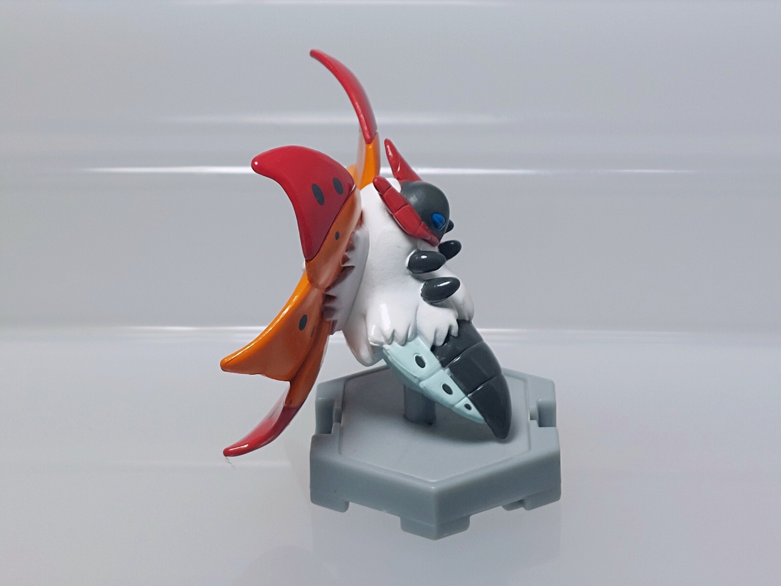 Volcarona Pokemon Moncolle Plus Figure Takara Tomy 2011 Toy Japan K05 2in