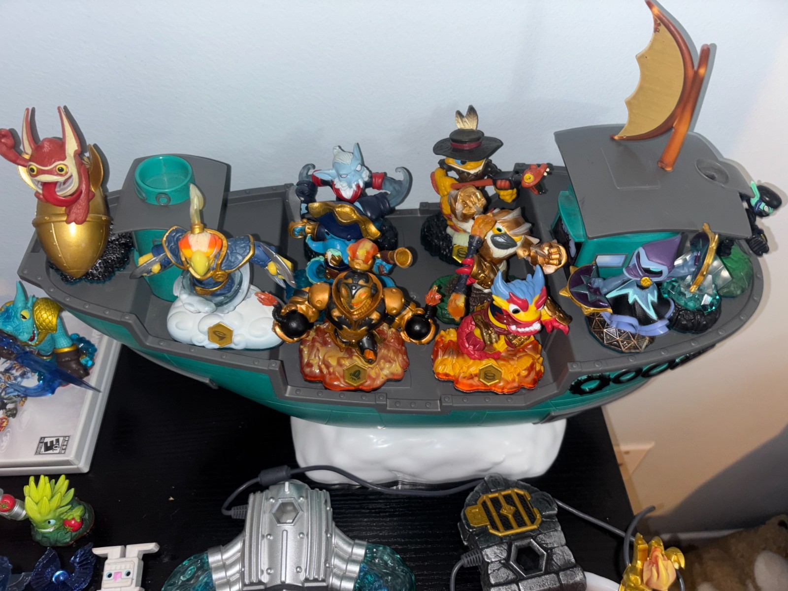 Skylanders collection with Flynn’s ship (not complete), 2 Portals, and 4 games