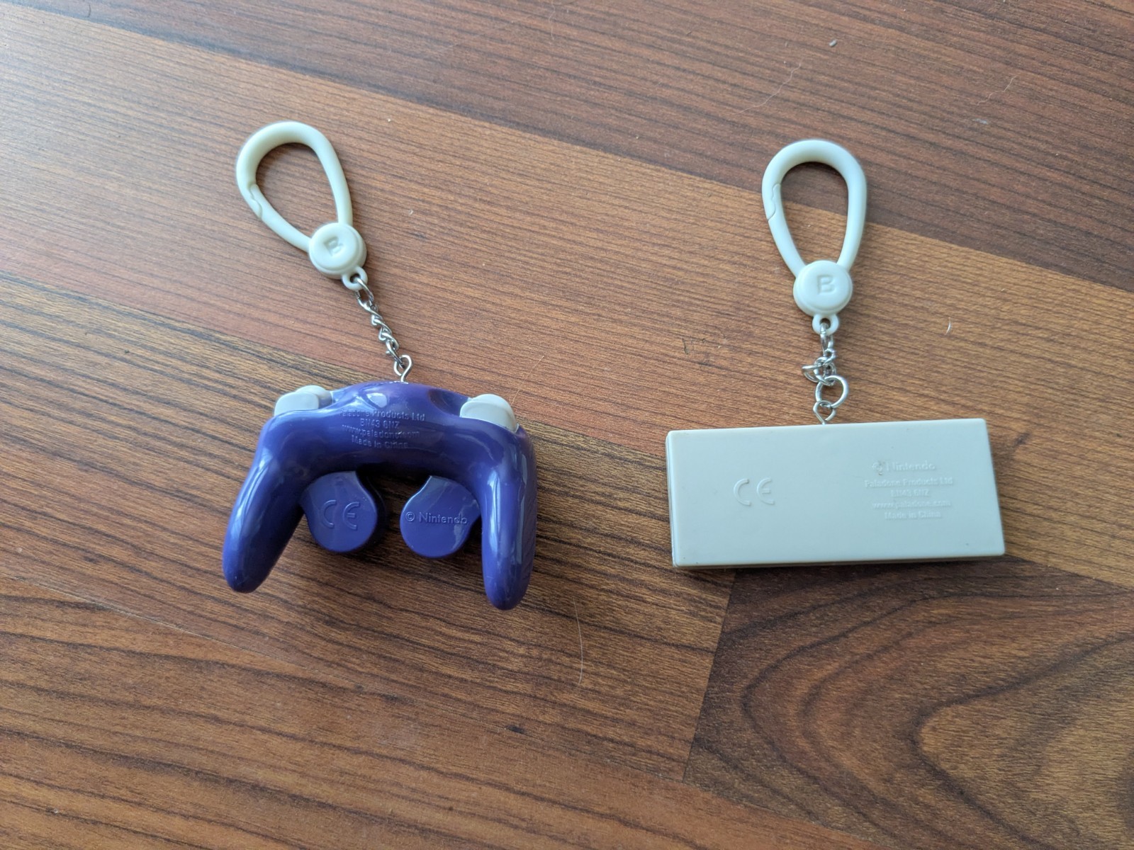 Purple Nintendo Gamecube NES Controller Bag Clip Paladone Backpack Buddies