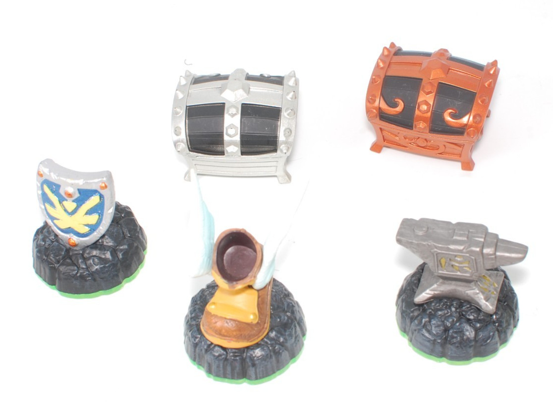 Lot of 24 Skylanders Figures – Characters, Levels, Accessories Spyros Adventure