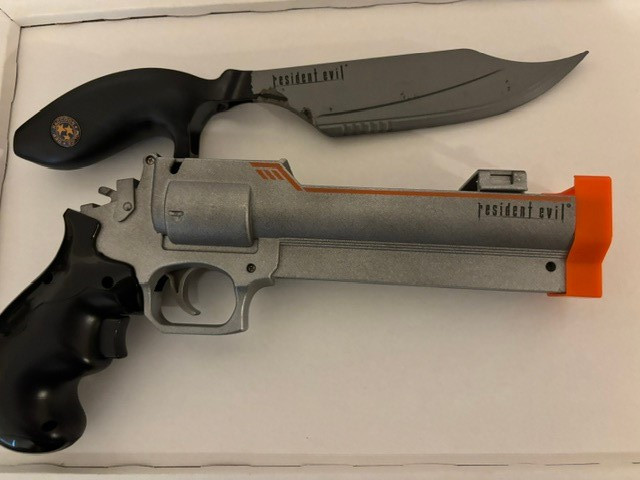 Resident Evil: Darkside Chronicles Magnum Gun & Knife  (Nintendo, Wii) RARE