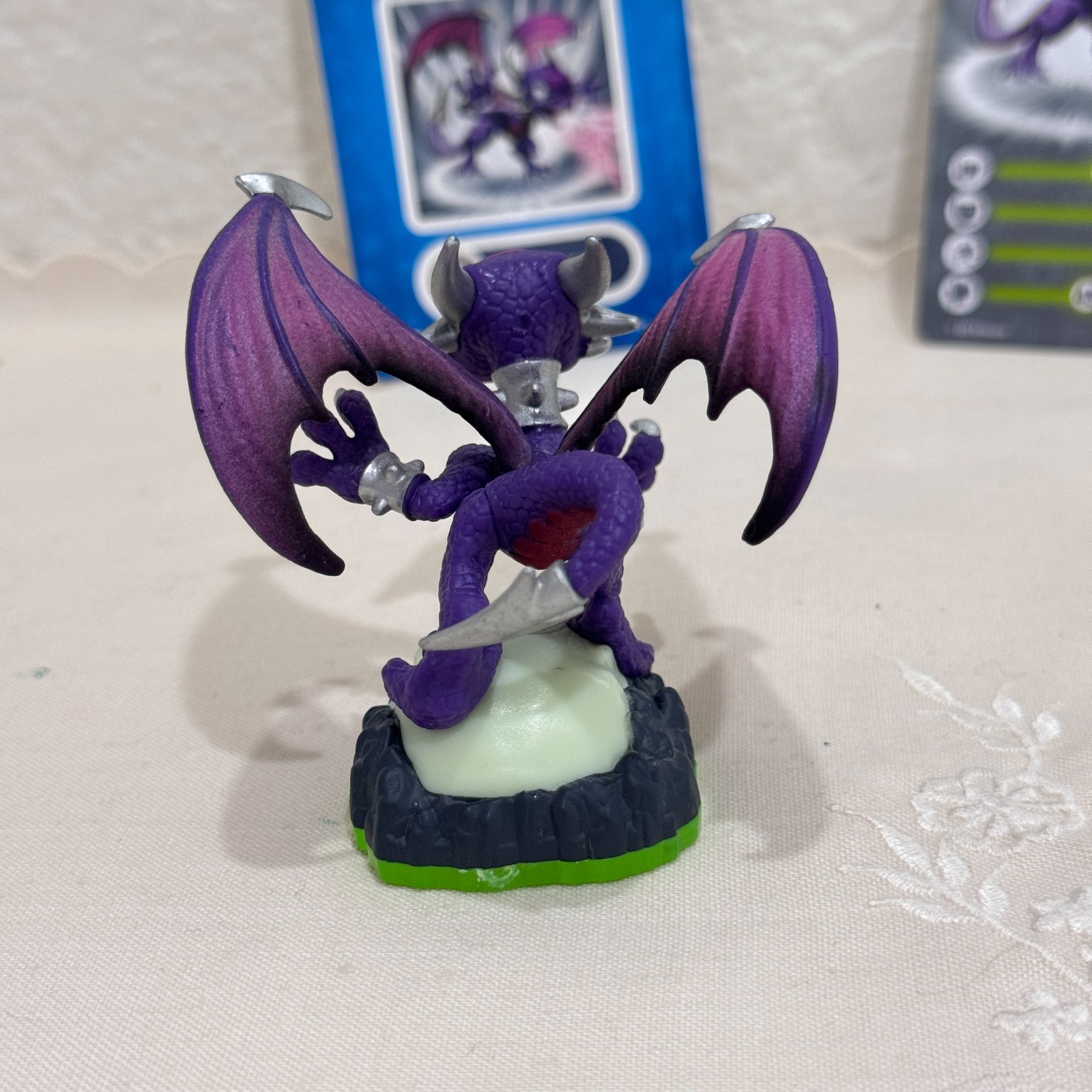 Skylanders Spyro’s Adventure Cynder Figure w/ Trading Card Sticker 2011