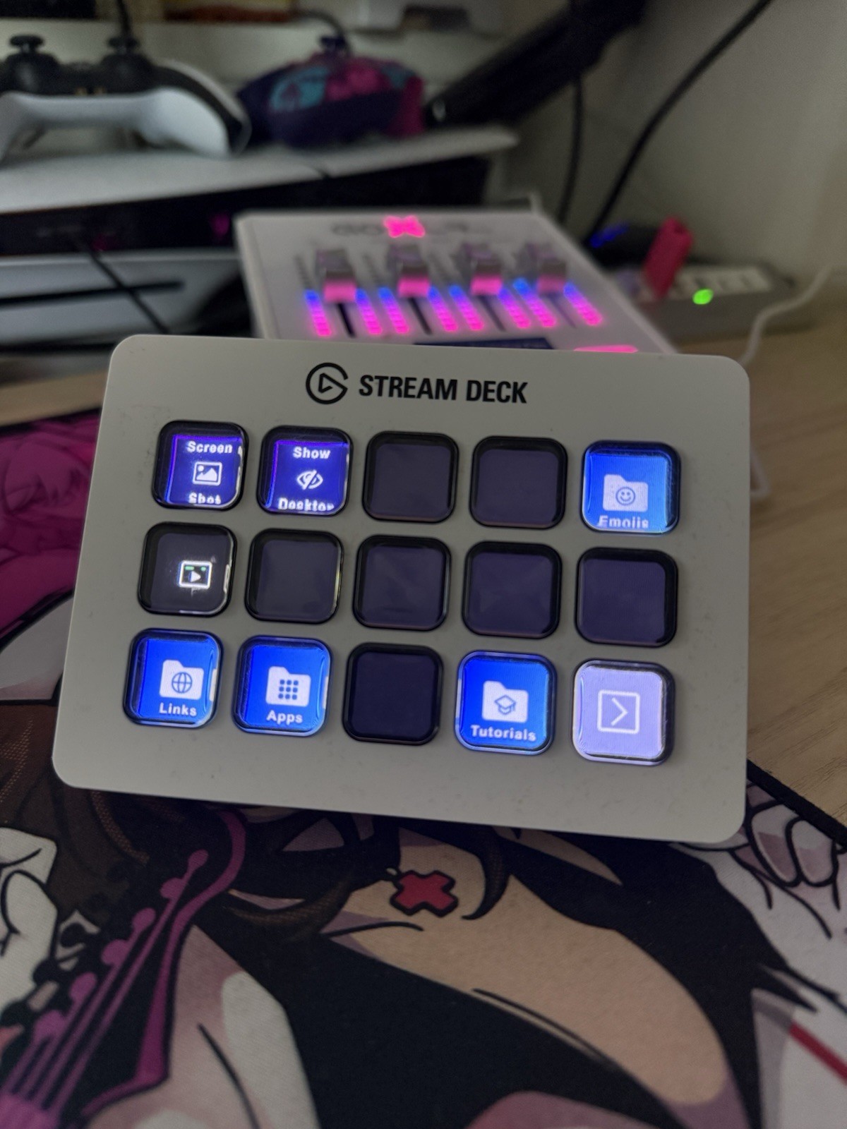 Elgato – Stream Deck MK.2 Full-size Wired USB Keypad with 15 Customizable