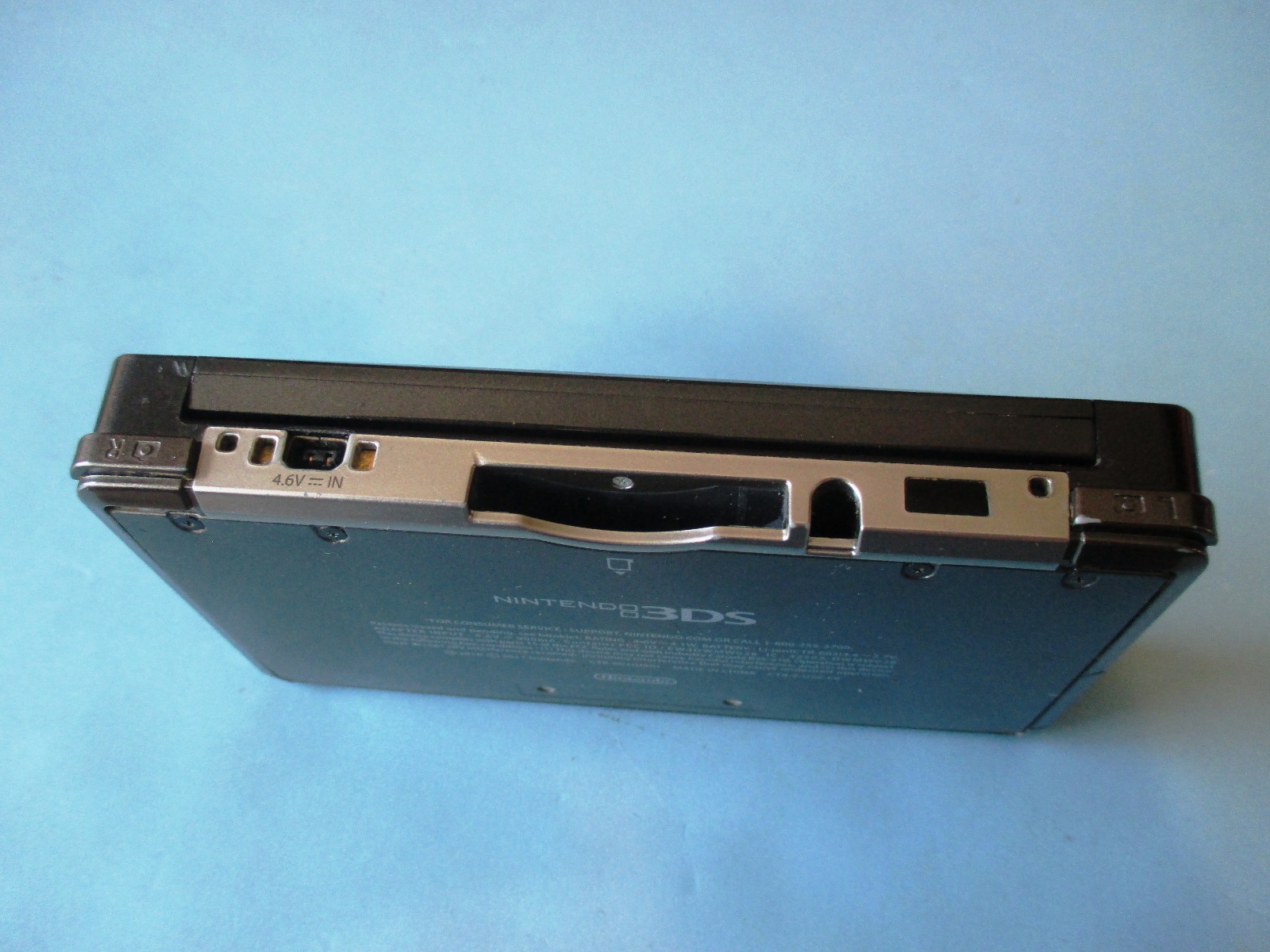 Nintendo 3DS Cosmo Black System Worn w/Charger FREE Shipping!