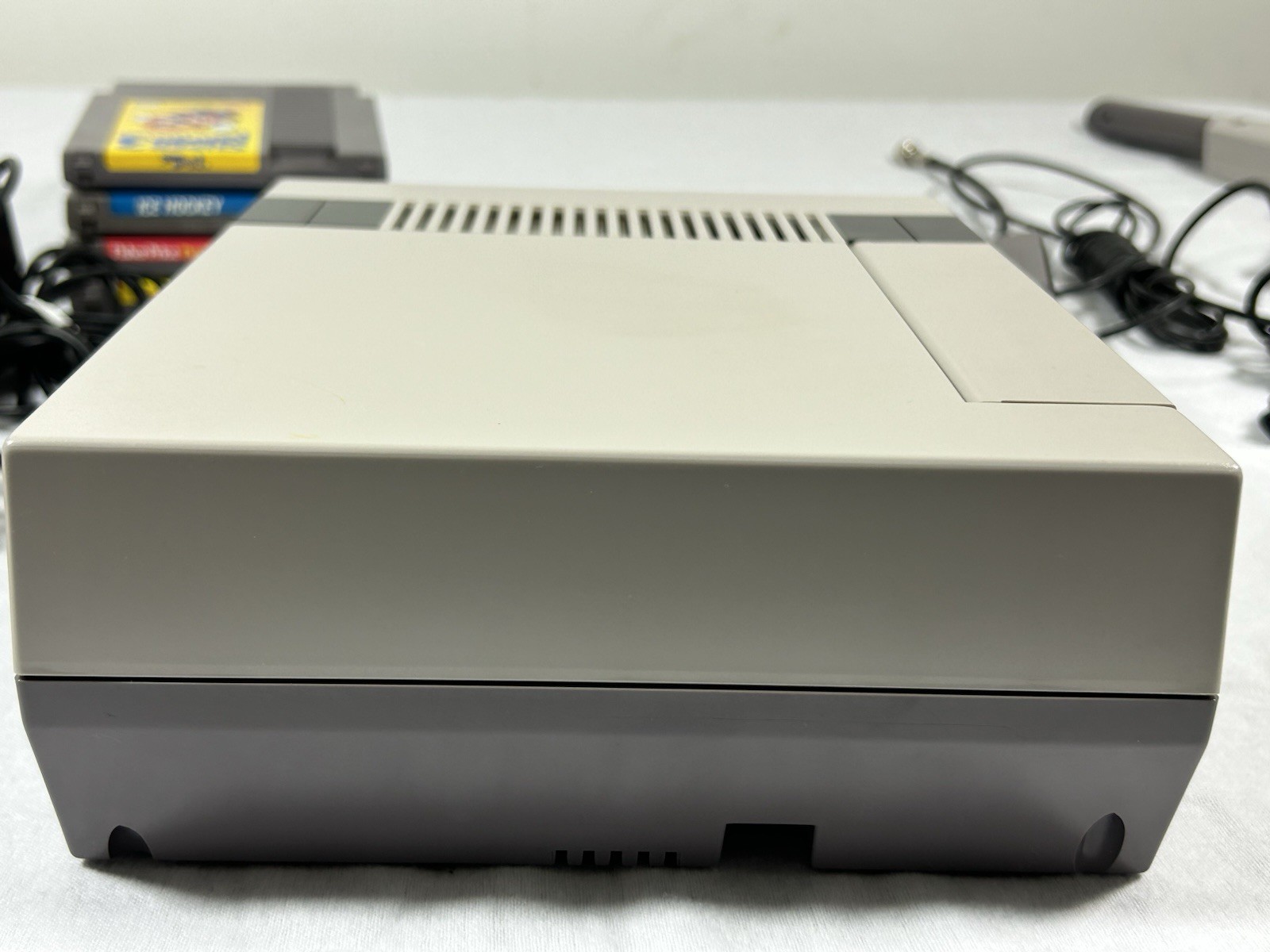 Nintendo Entertainment System NES-001 Console NES Set Bundle 4 Games Tested