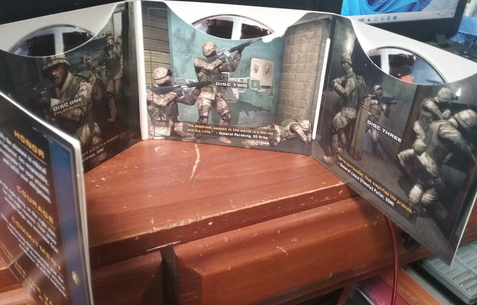 CLOSE COMBAT FIRST FLIGHT UNITED STATES MARINE (PC, 2005, 3-DISC SET)