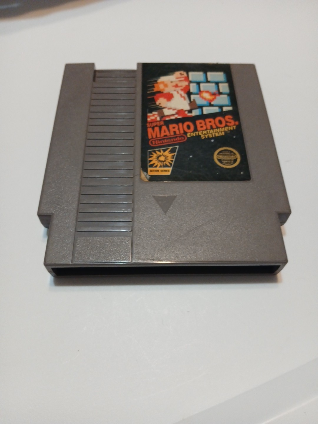 Super Mario Bros NES 5 Screw Version **Missing Middle Screw**