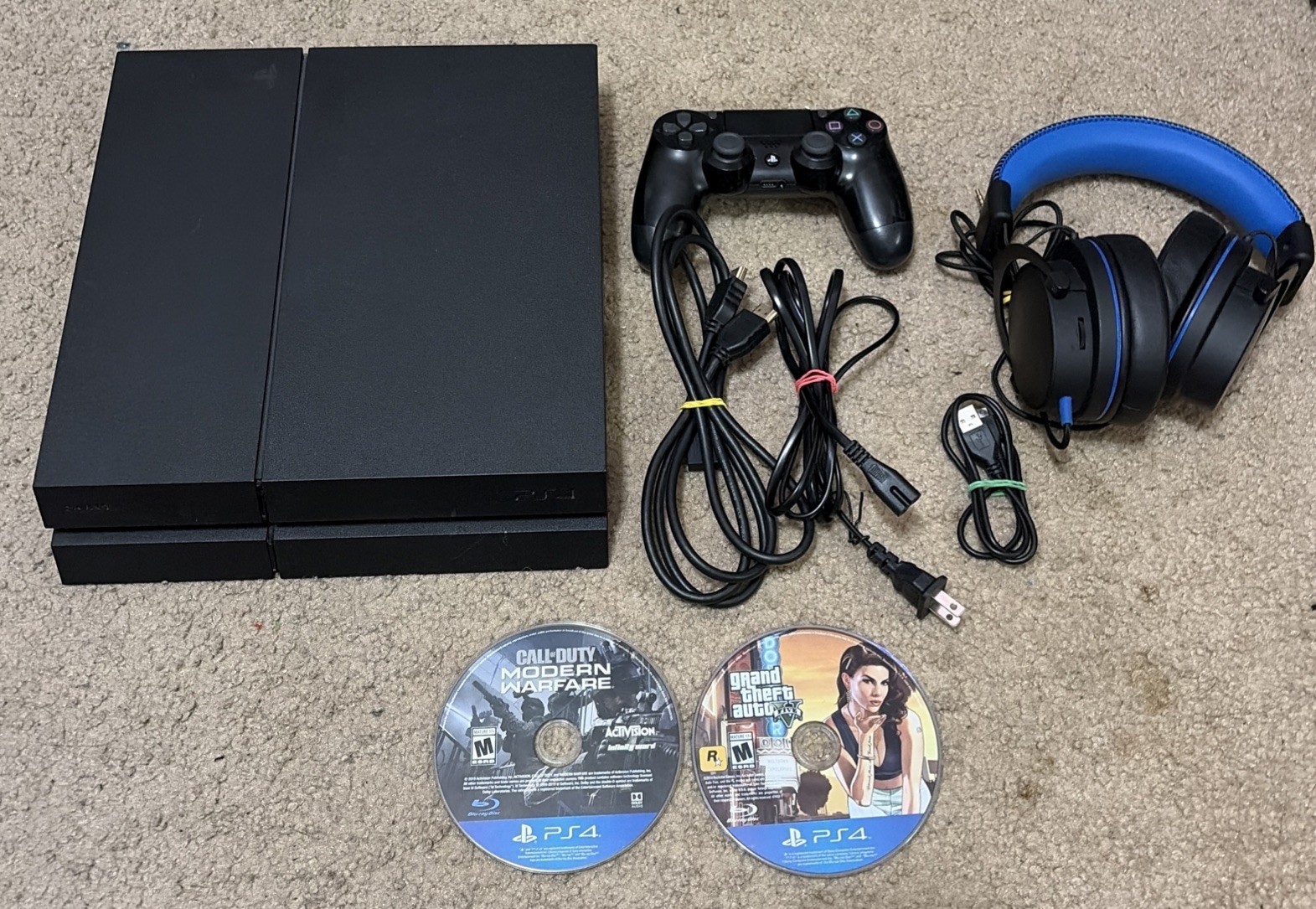Sony PlayStation 4 500GB Black Console PS4 CUH-1215A w/ Controller 2 Games