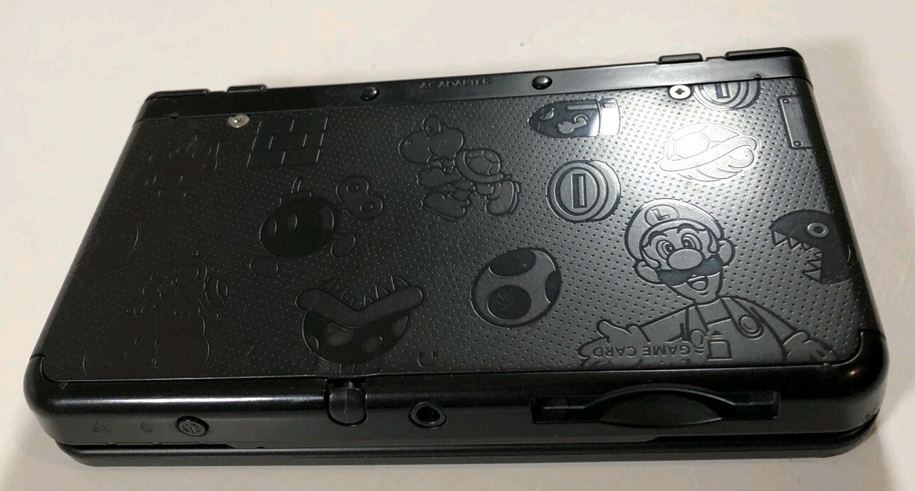 New Nintendo 3DS – Original Super Mario Edition (Black Friday) w/charger, READ