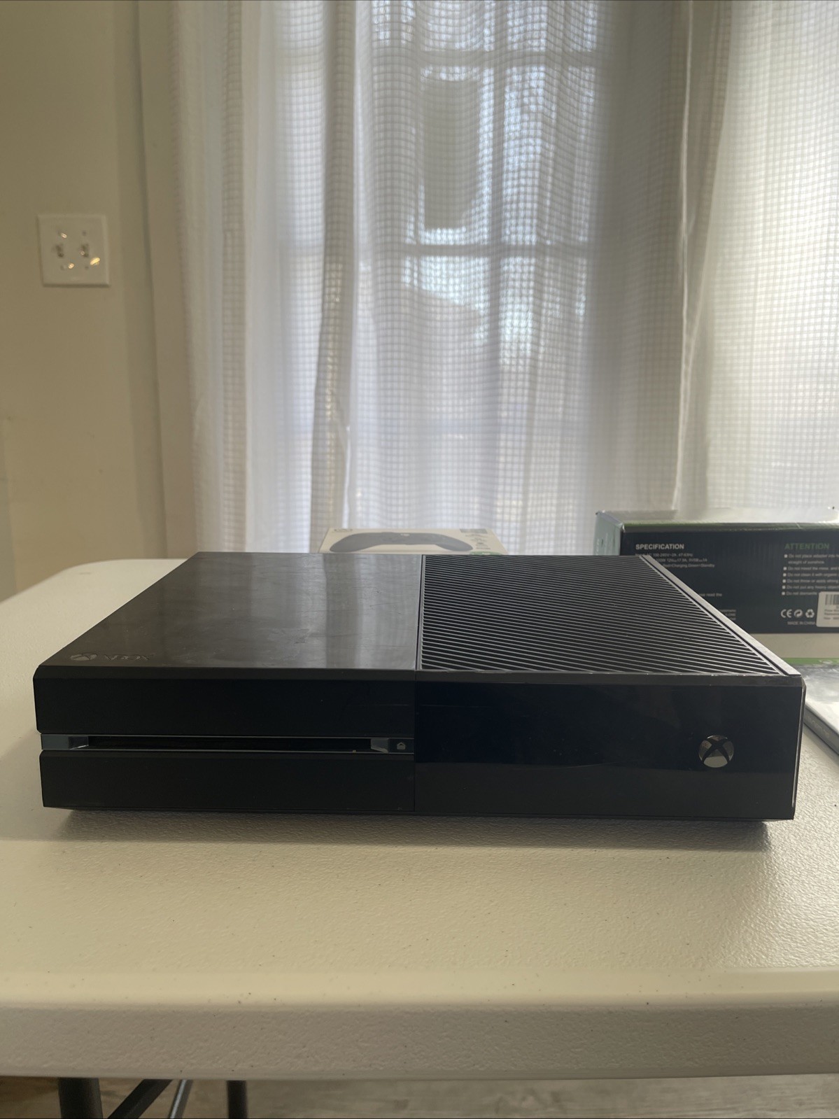 xbox one 500 GB bundle with brand new controller and game tested works great