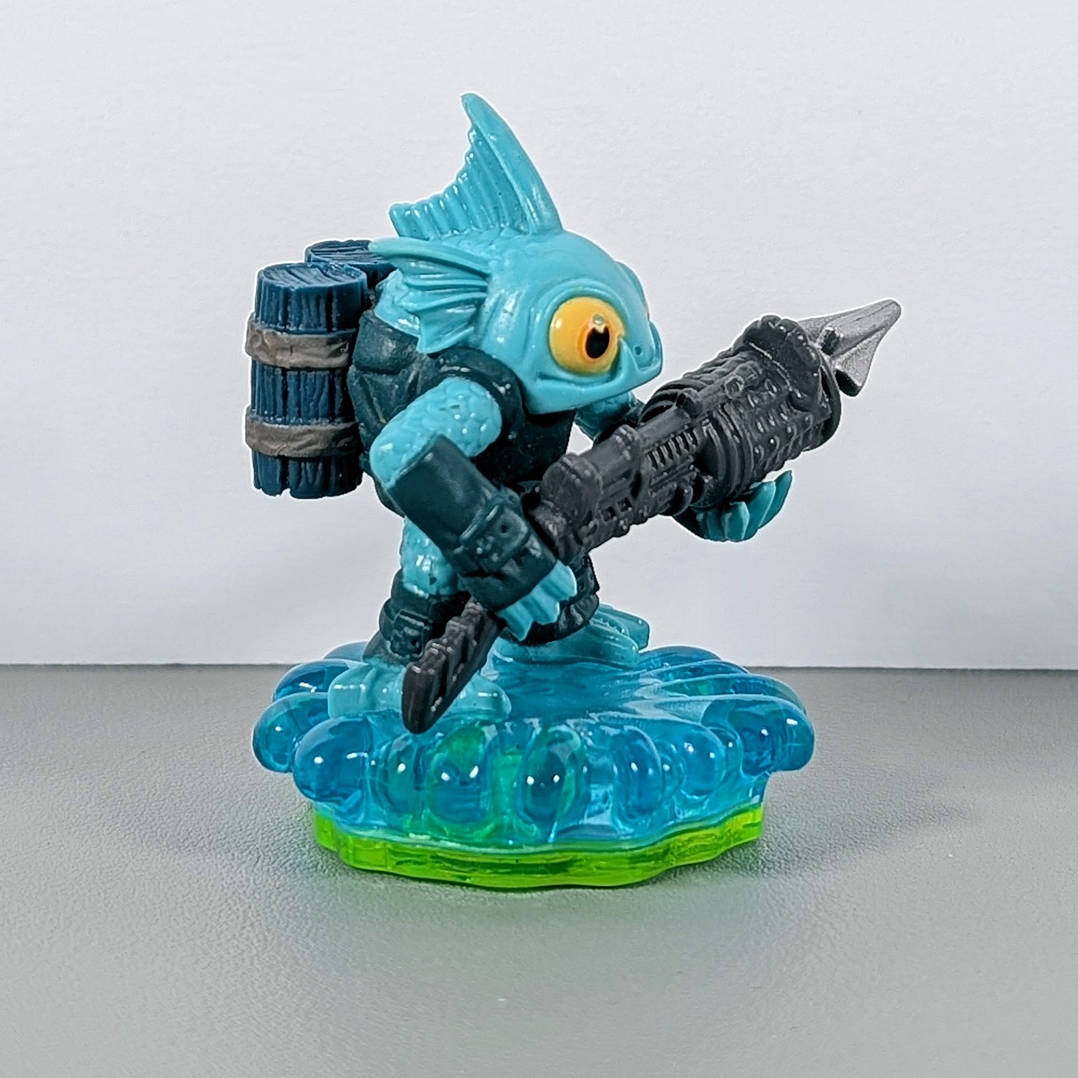 Skylanders Spyro’s Adventure Figure – Gill Grunt (Green Base)