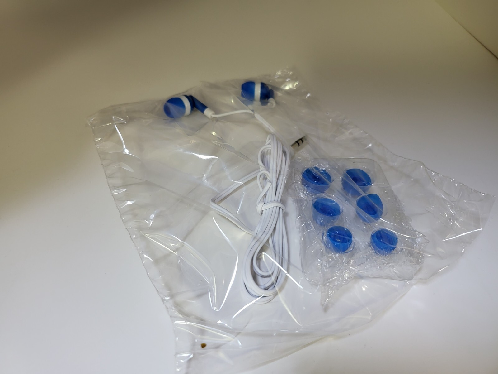 NEW In Ear Earphones Earbuds Headphones 3.5mm Jack (4 Sizes) for 3DS & 3DS XL V8
