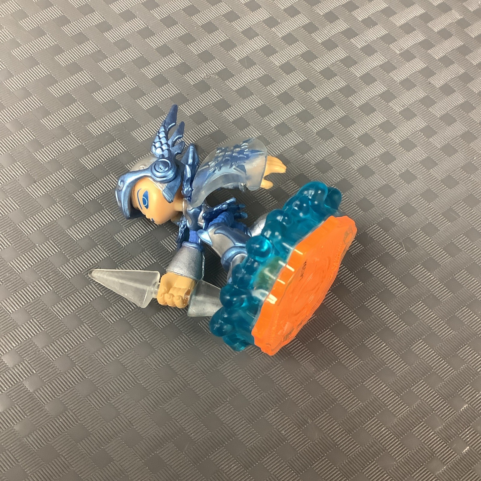 SKYLANDERS GIANTS LIGHTCORE CHILL FIGURE – WATER ELEMENT – Authentic!