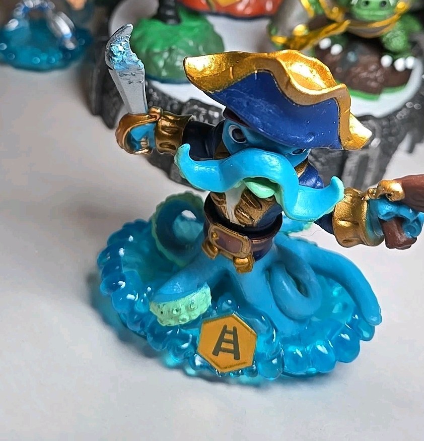 Activision 2013 Skylanders Swap Force Lot Of 7 and Portal