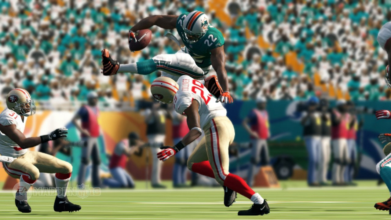 Madden NFL 13 Xbox 360 American Football Video Game Authentic NFL Experience