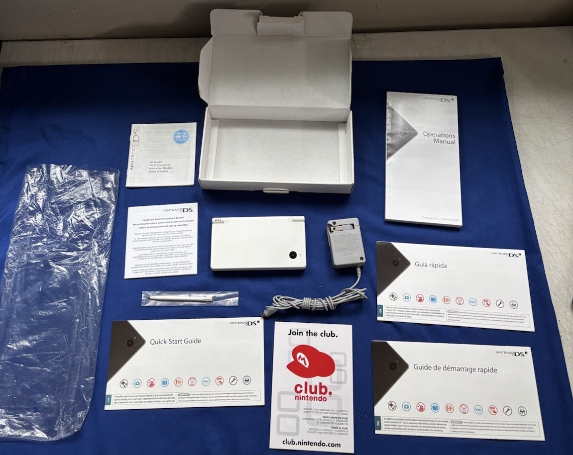 Nintendo DSi Console White TWL-001 Japan Tested Working w/ Charger