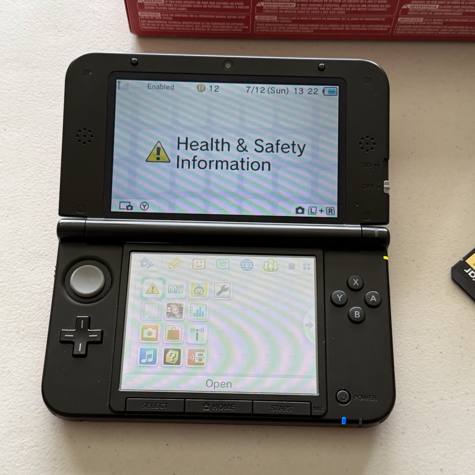 Nintendo 3DS XL Handheld Game Console Complete in Box Red/Black