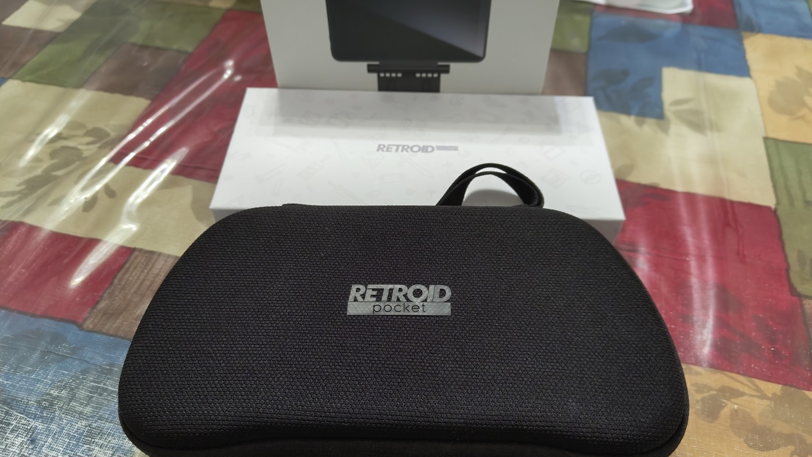 Retroid Pocket 5 Handheld Game 8gb/128gb,OLED Black + Case, Dual Screen and Grip