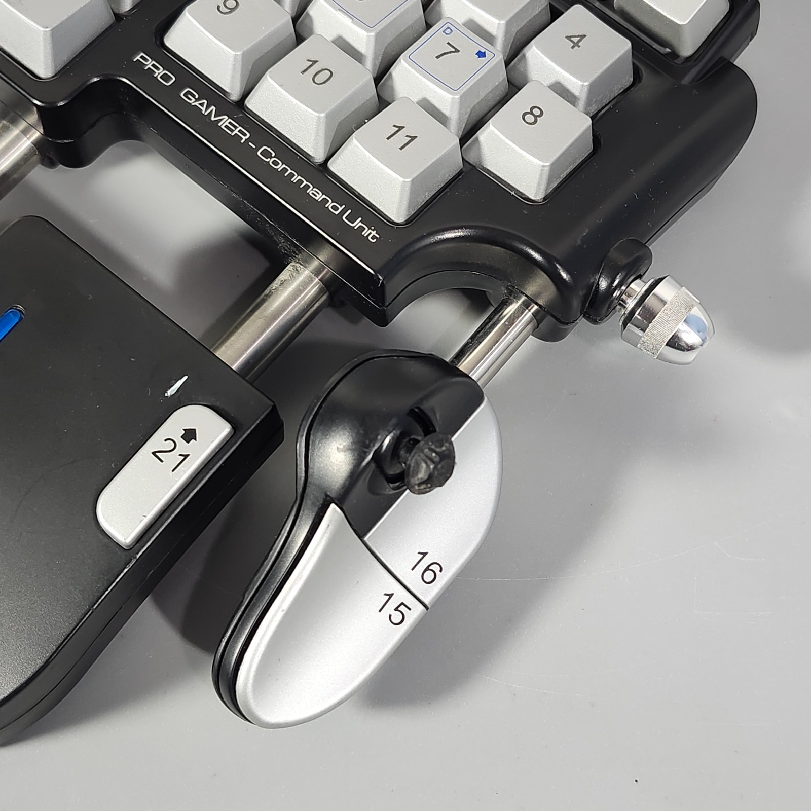 Saitek Left-Handed Pad Pro Gamer Command Unit PZ31A USB 2.0 21 Button No CD-ROM