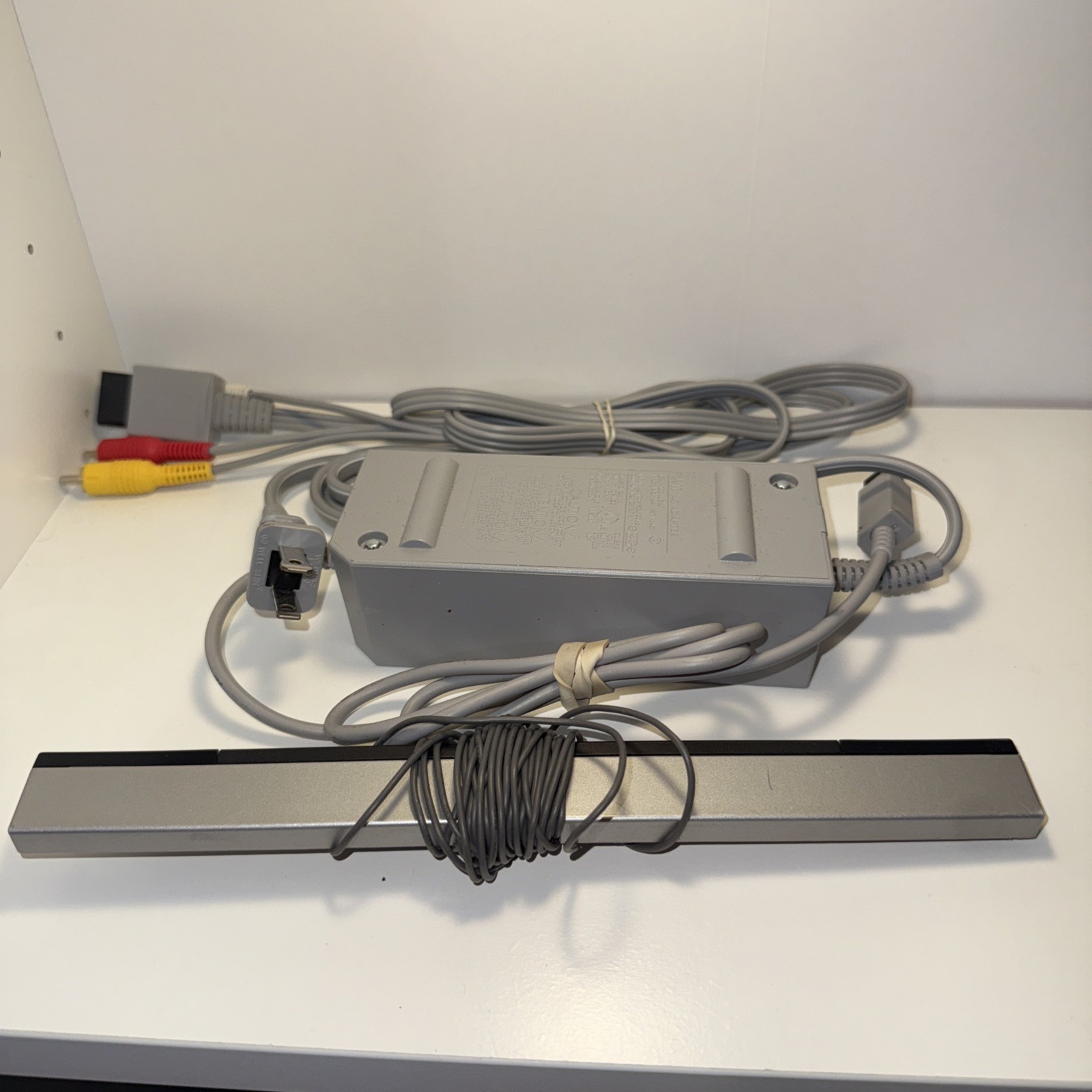 Nintendo Wii Bundle (NTSC, RVL-001) w/Sensor & Cables TESTED