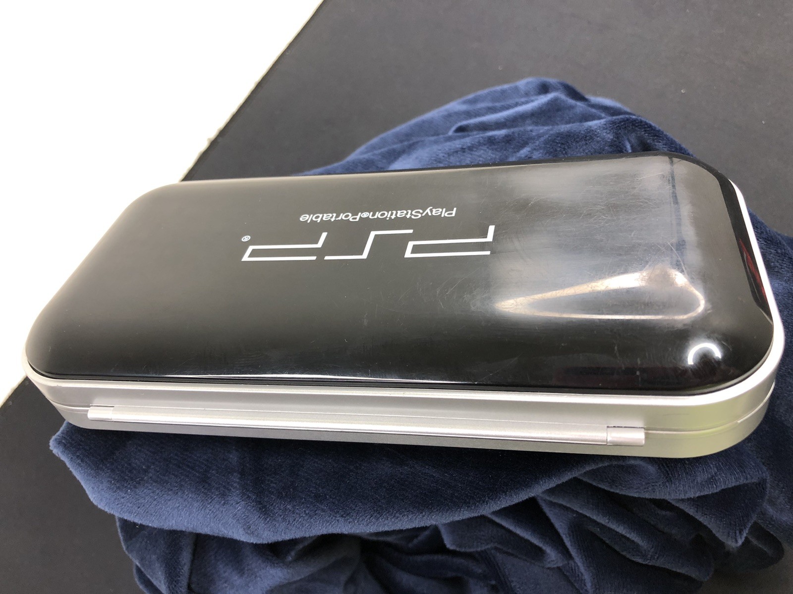 PSP Carry Case Travel RARE Silver Black UMD SD Card Slim Hard Shell Sony BDA VTG