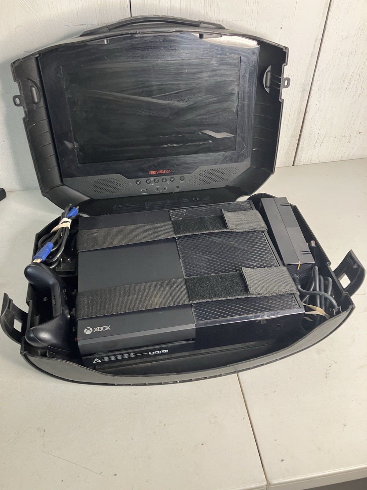 Gaems G155 15.5” Portable Personal Gaming Environment Monitor Xbox One Bundle
