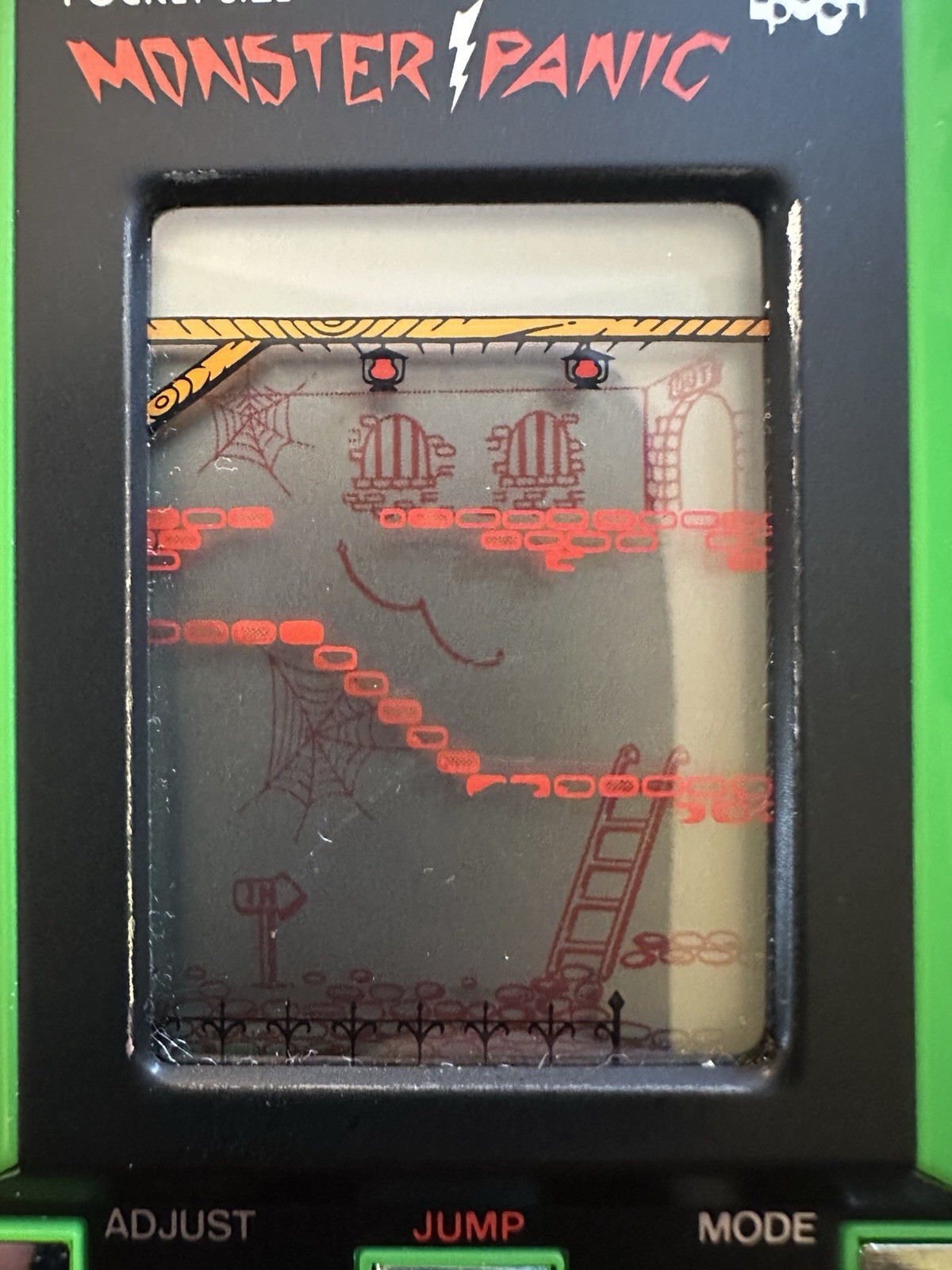Pocket Size Monster Panic The Horror- FIlled Ation LCD Handheld Game 1981 Epoch