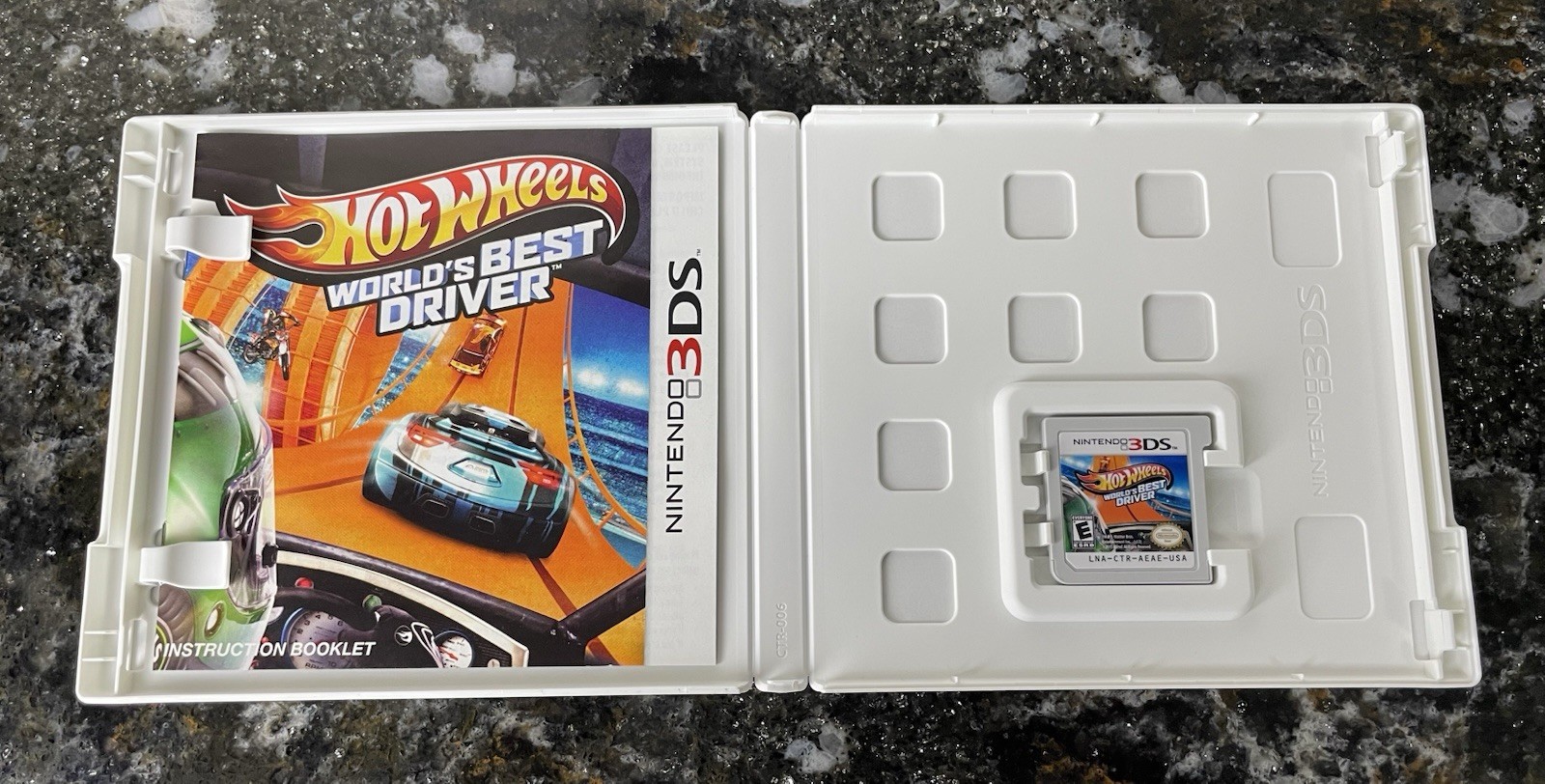 Hot Wheels: World’s Best Driver (Nintendo 3DS, 2013) COMPLETE CIB NICE!!