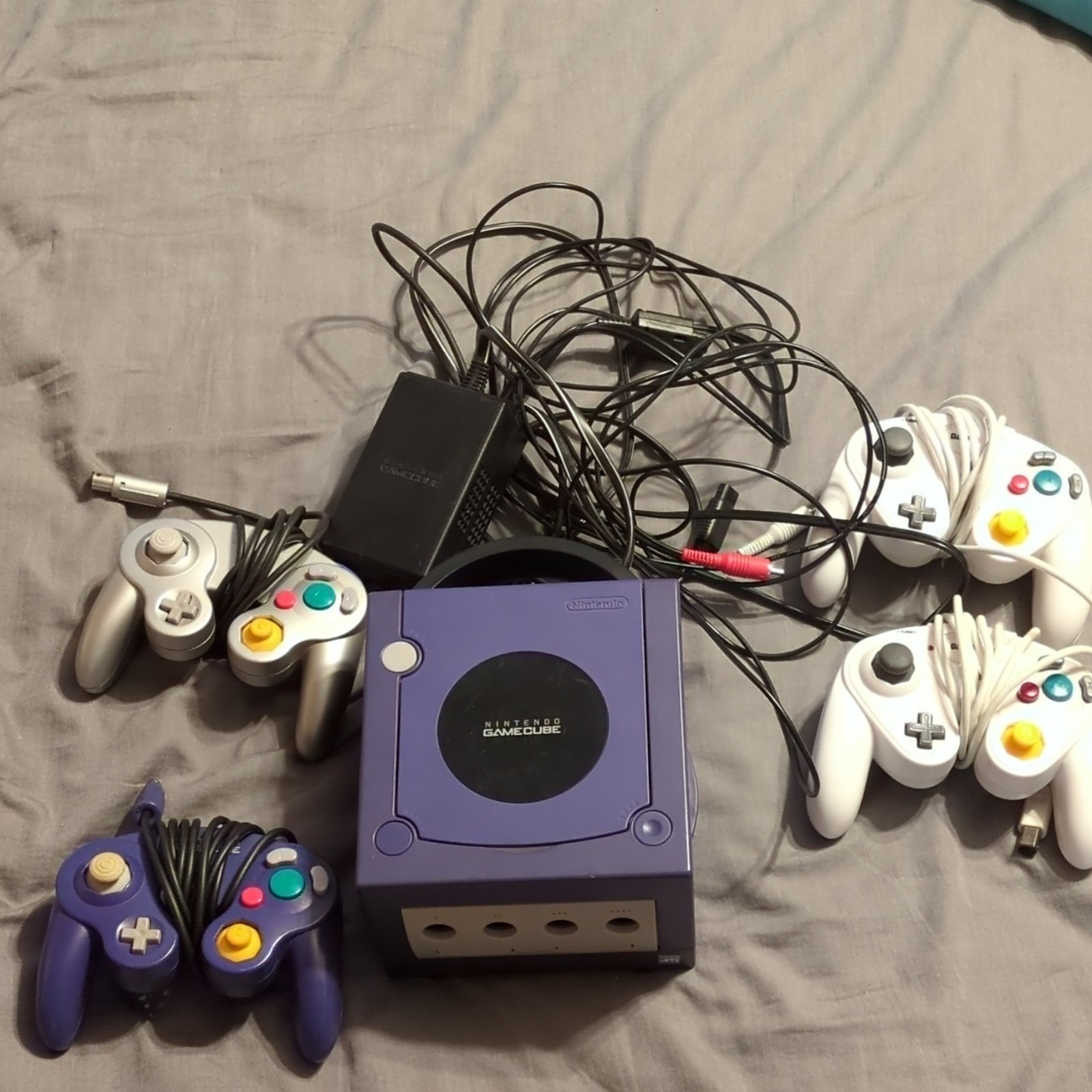 Nintendo GameCube Console with 4 Controllers(Purple, Silver,2White)and Cables