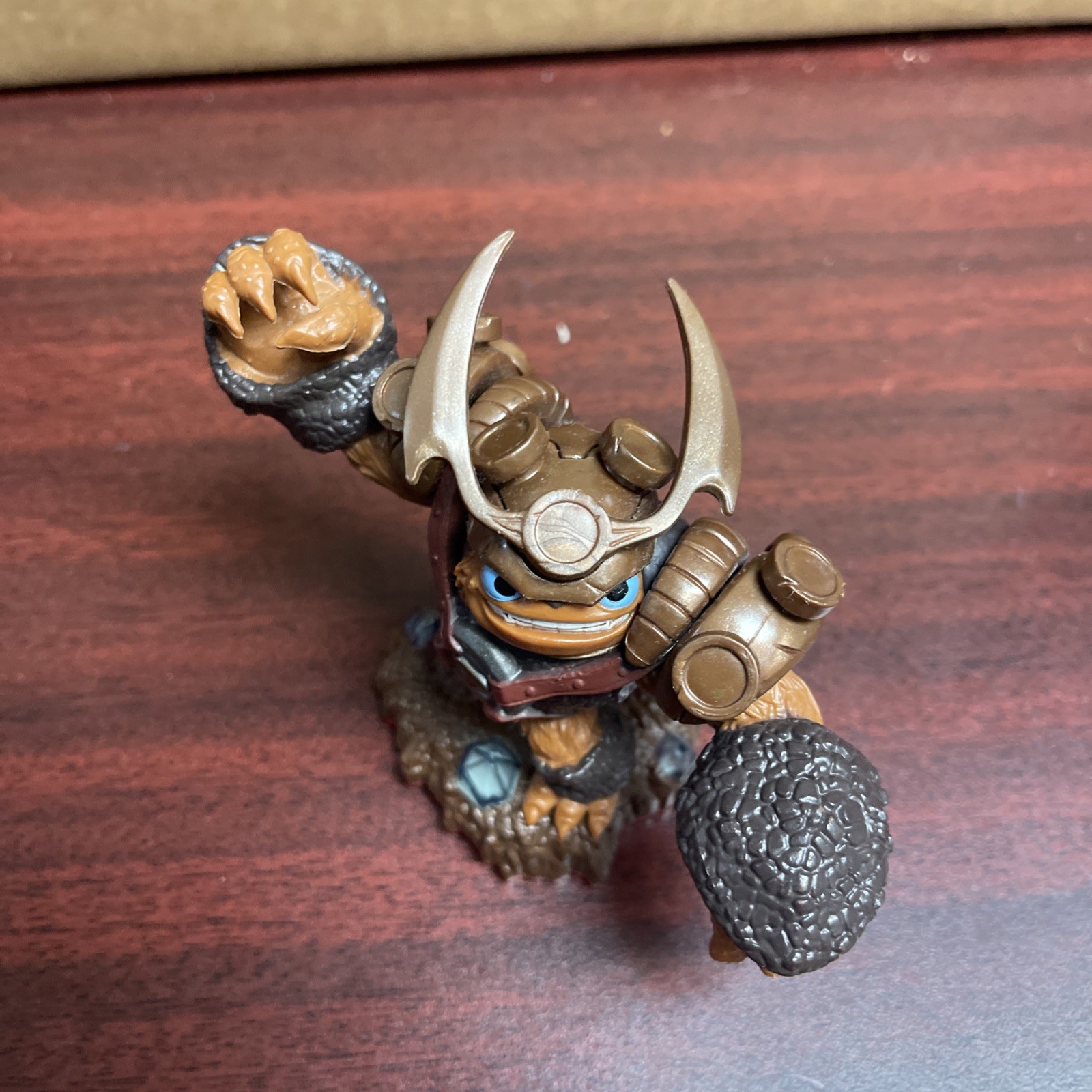 Skylanders Wallop Character Figure Spyro Series – Works, but missing hammer