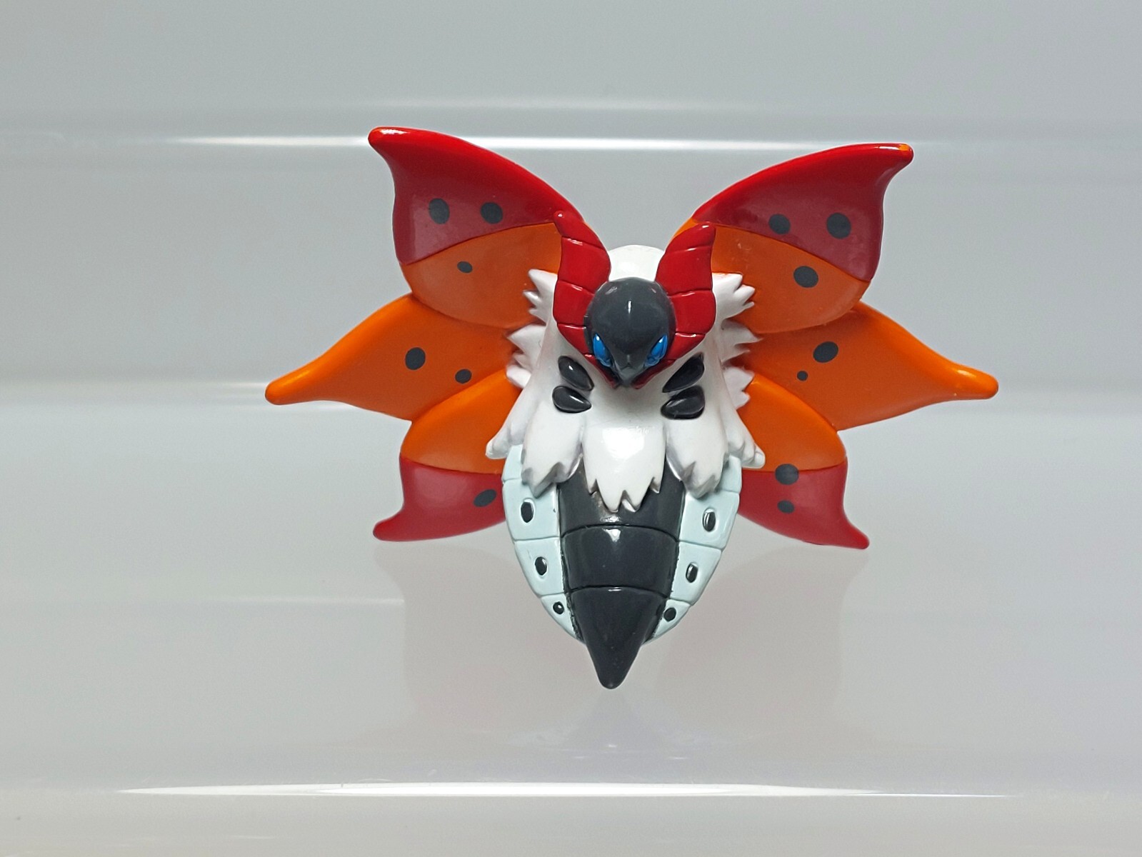 Volcarona Pokemon Monster Collection Figure Takara Tomy 2011 Japan E08 1.8in
