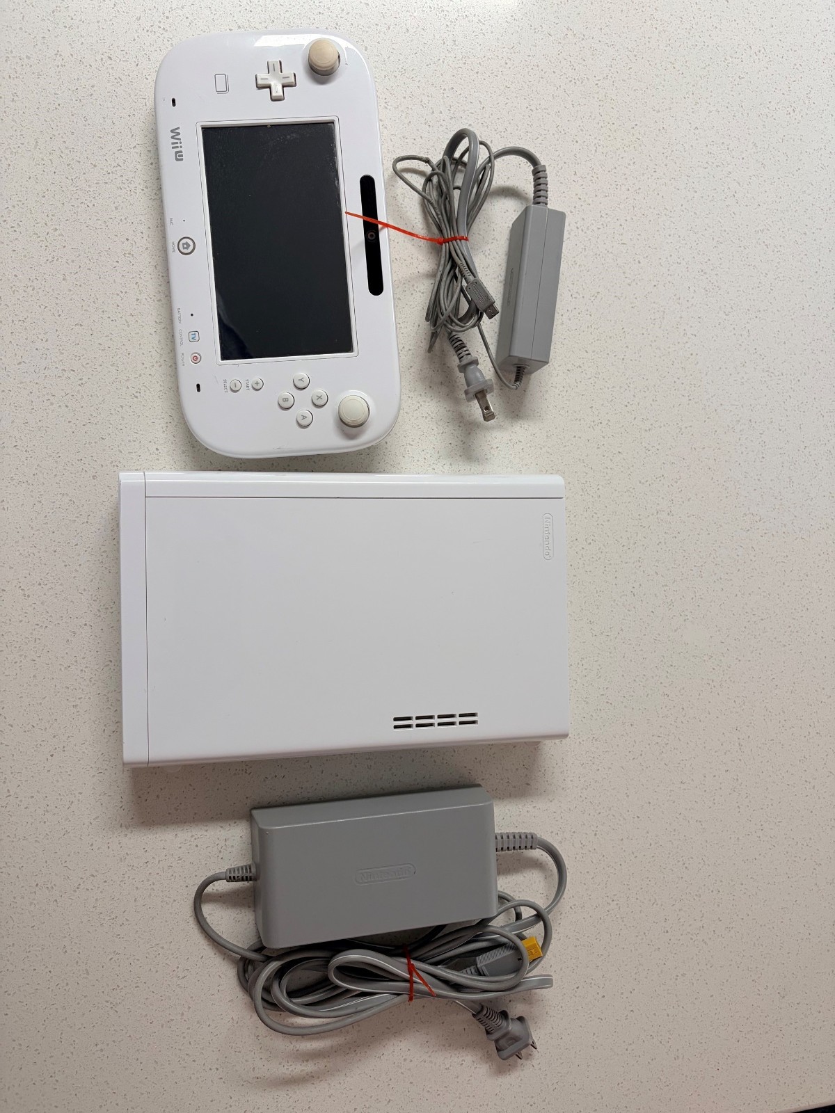 Nintendo Wii U WHITE Console bundle 32GB – Used in great condition