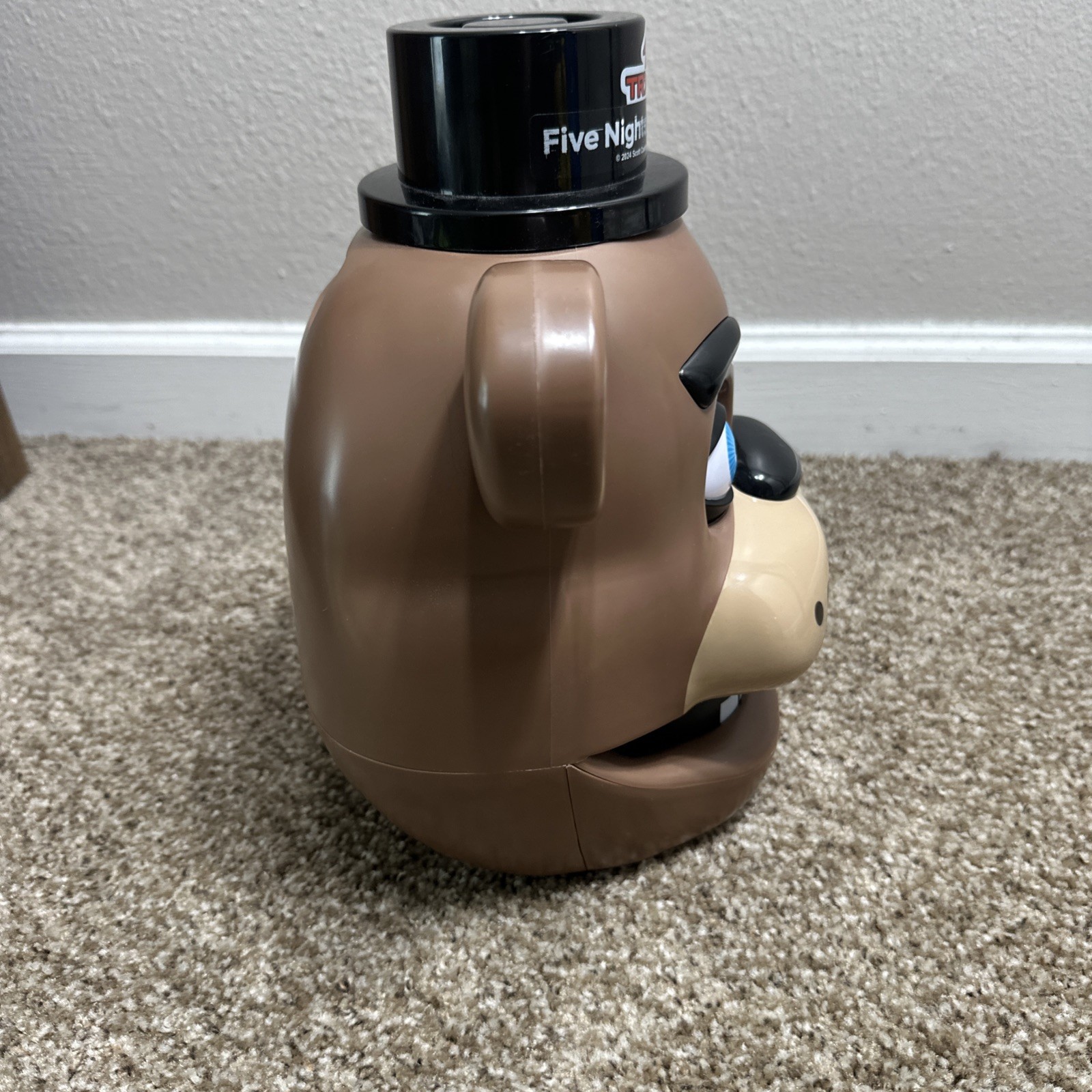 Five Nights At Freddy’s 10th Anniversary Animatronic Head And Golden Freddy READ