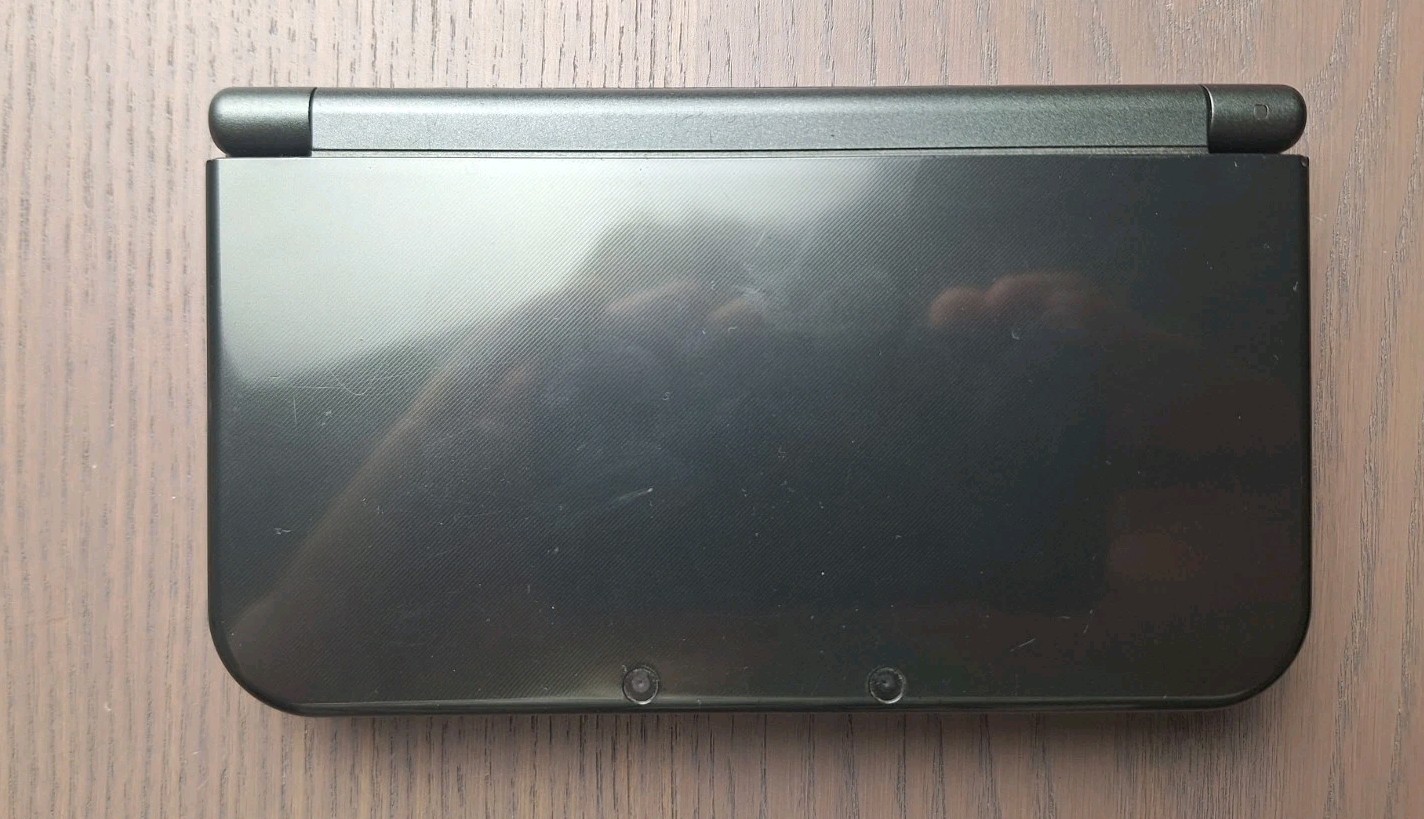 New Nintendo 3DS XL Metallic Black Charger 32GB SD Card REGION FREE