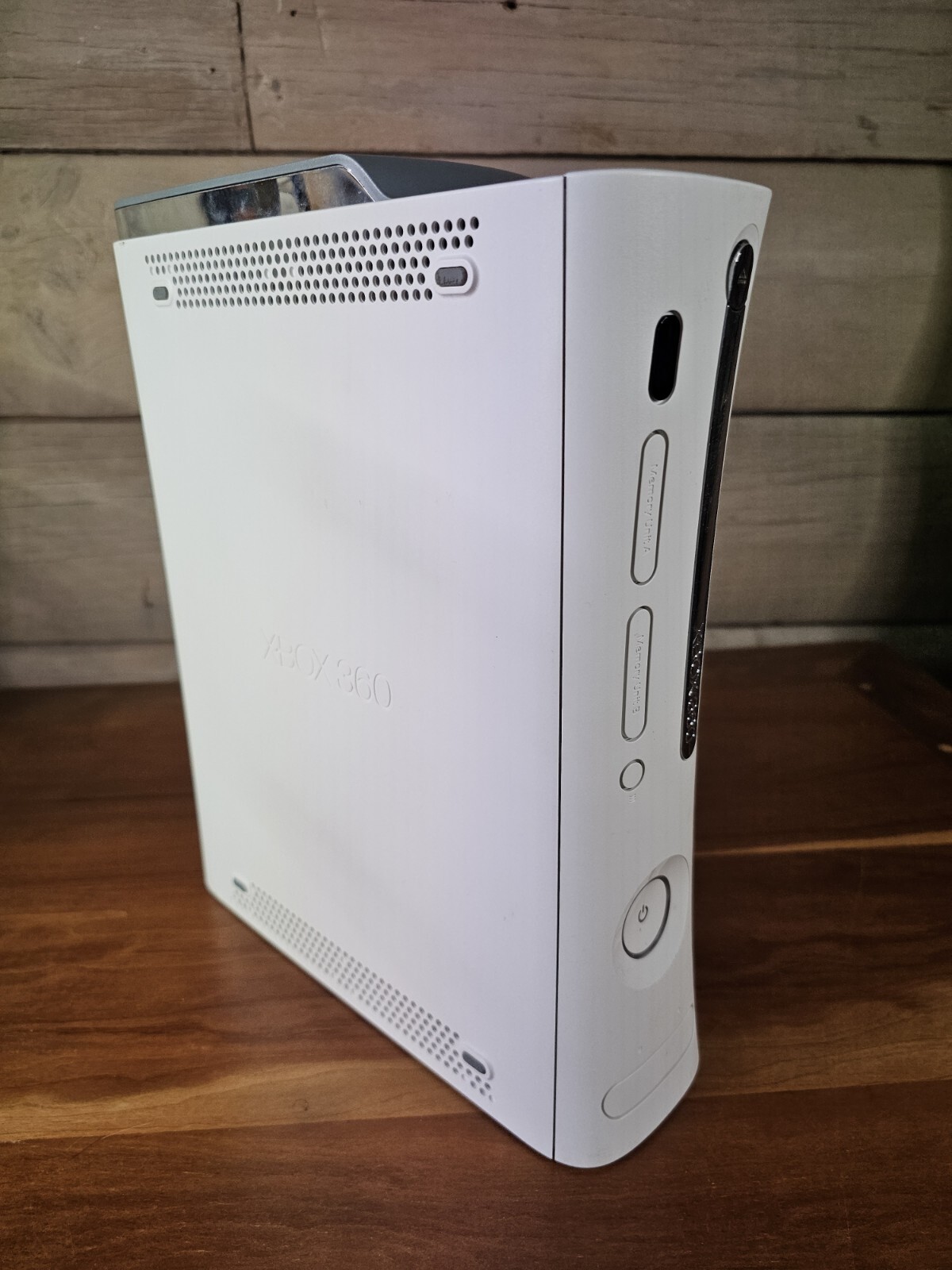 Microsoft XBox 360 White Video Game Console Powers Up And Plays But Freezes